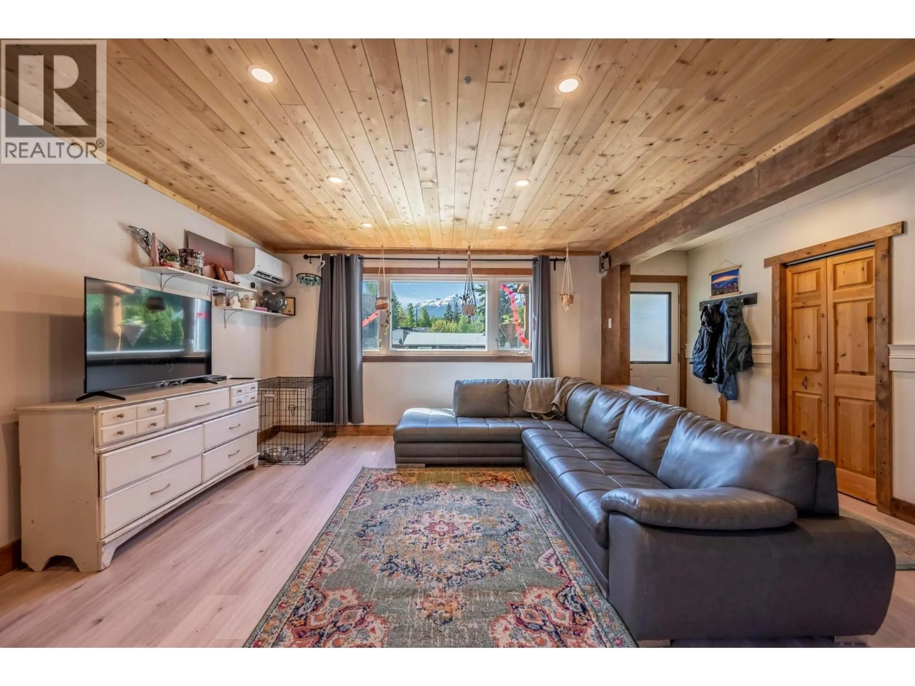 Living room with furniture, wood/laminate floor for 511 11TH STREET, Golden British Columbia V0A1H2