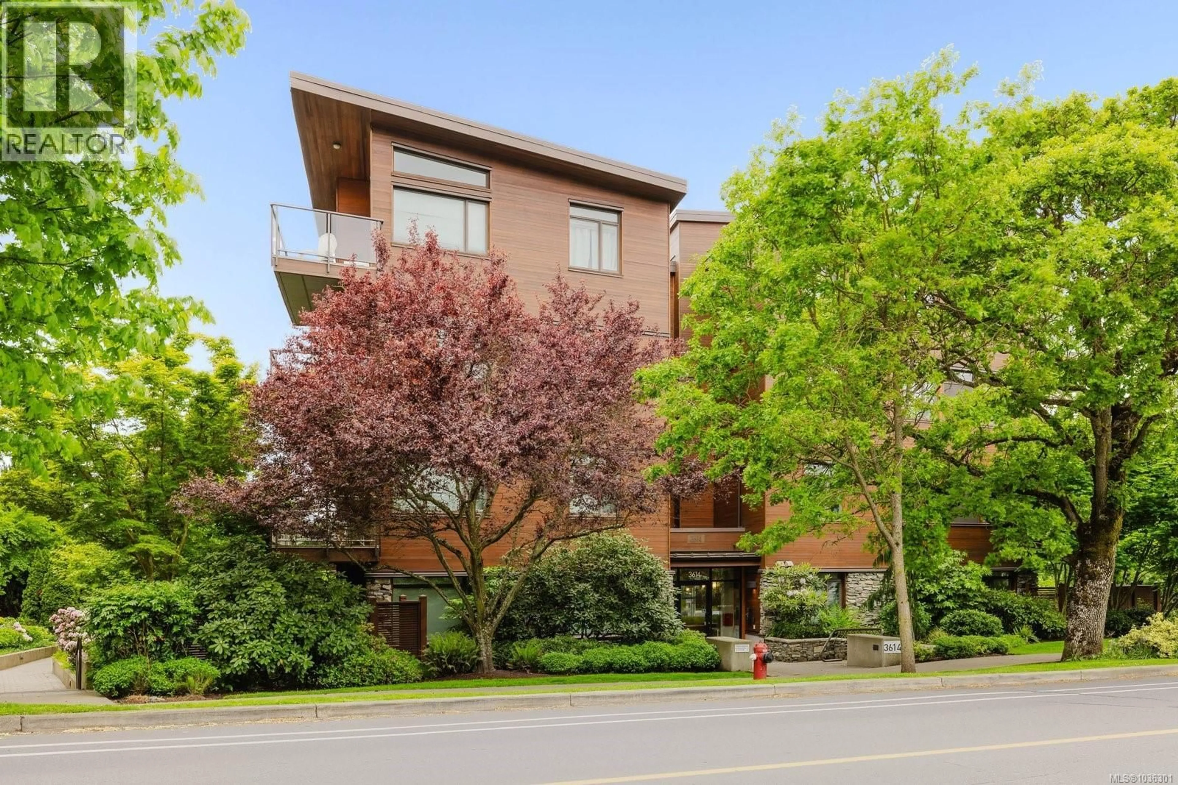 Home with brick exterior material, unknown for 203 - 3614 RICHMOND ROAD, Saanich British Columbia V8P4R5