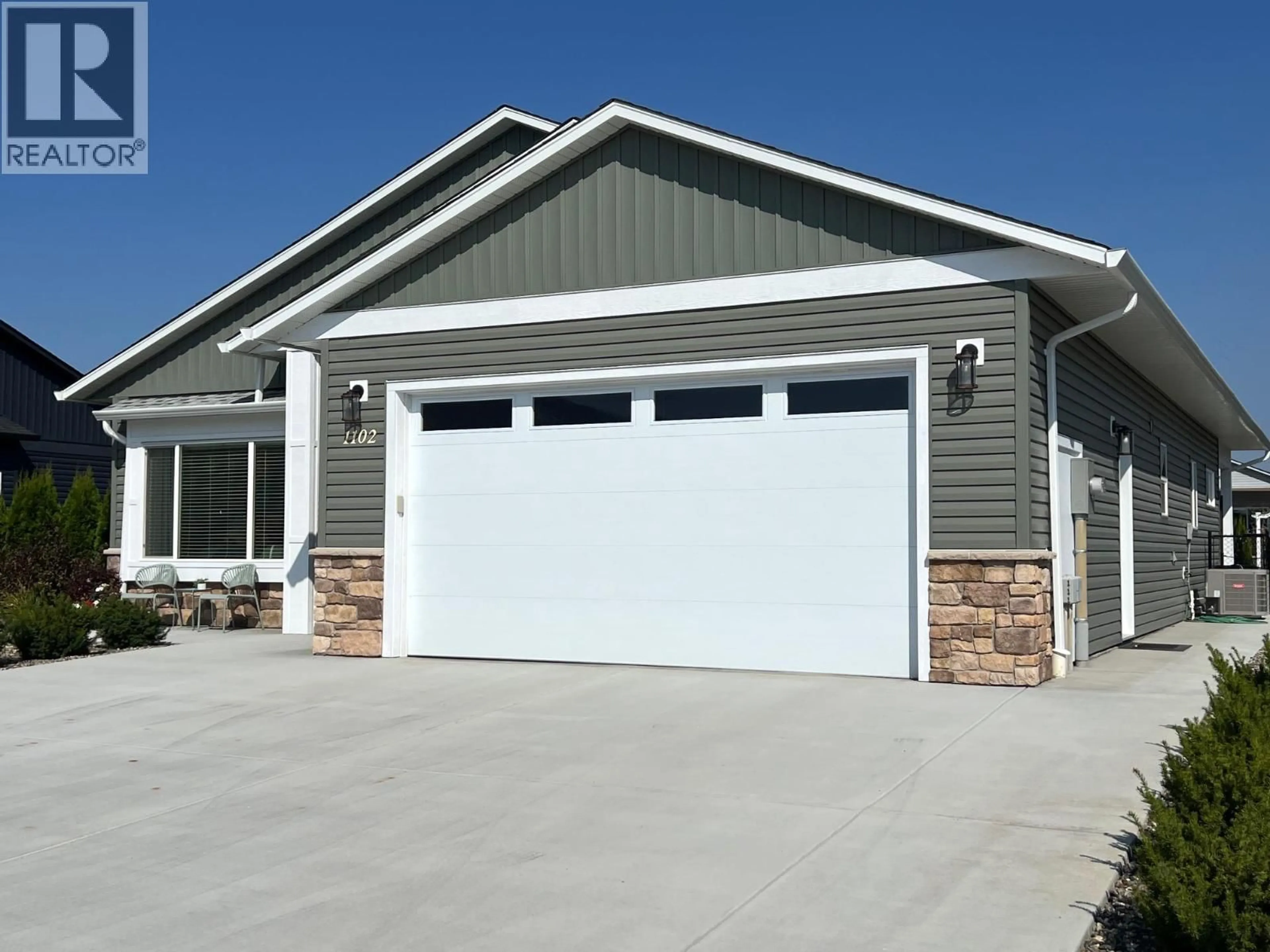 Home with vinyl exterior material, street for 1102 11TH AVENUE, Vernon British Columbia V1H1Z1