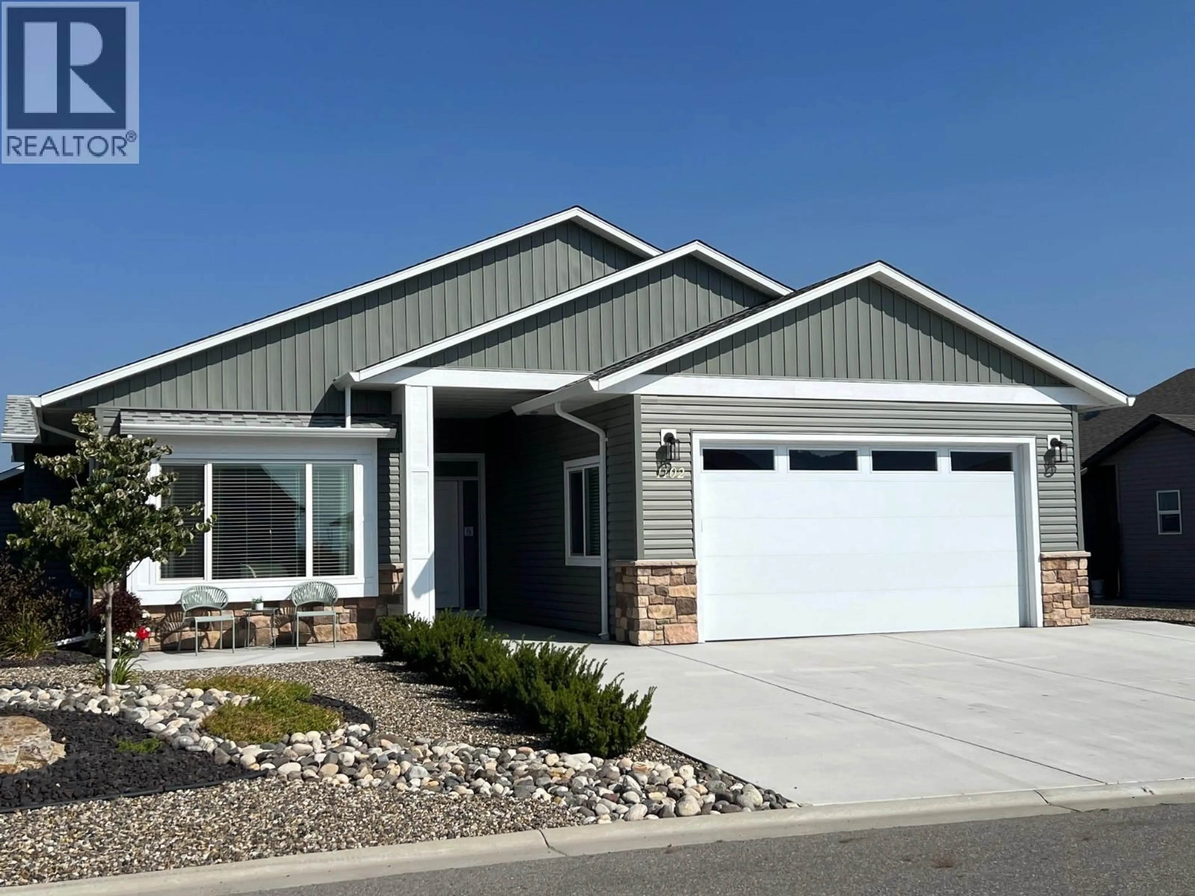 Home with vinyl exterior material, street for 1102 11TH AVENUE, Vernon British Columbia V1H1Z1