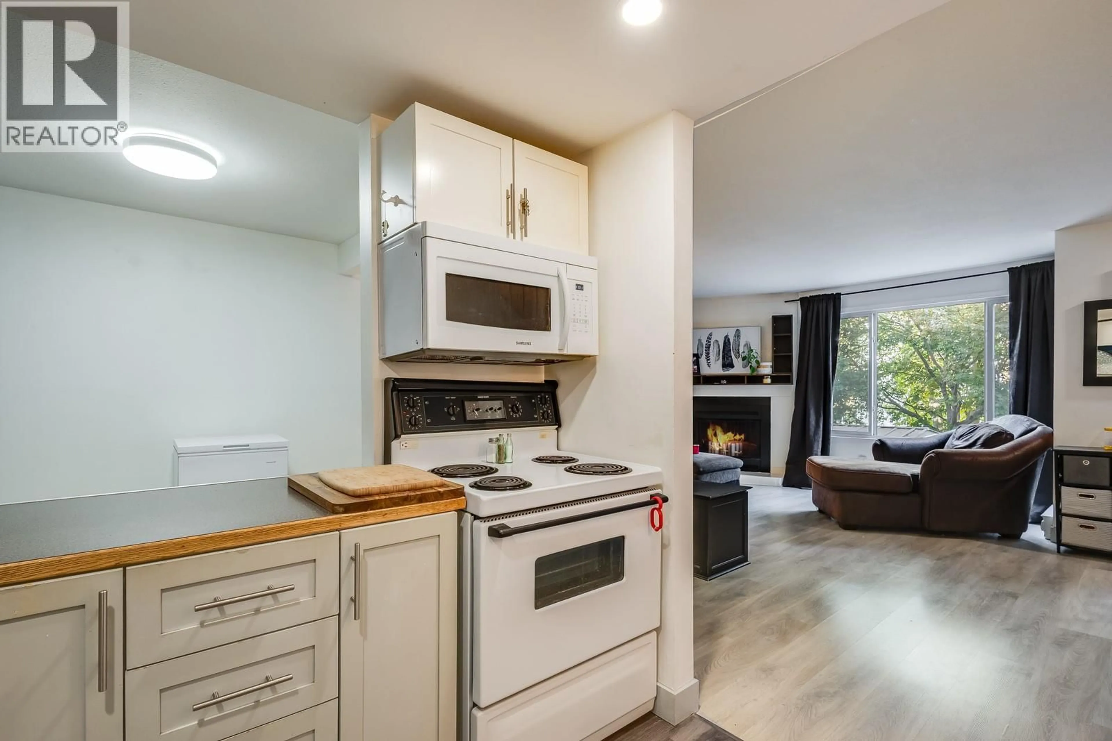 Open concept kitchen, unknown for 29 - 1471 INKAR ROAD, Kelowna British Columbia V1Y8J1