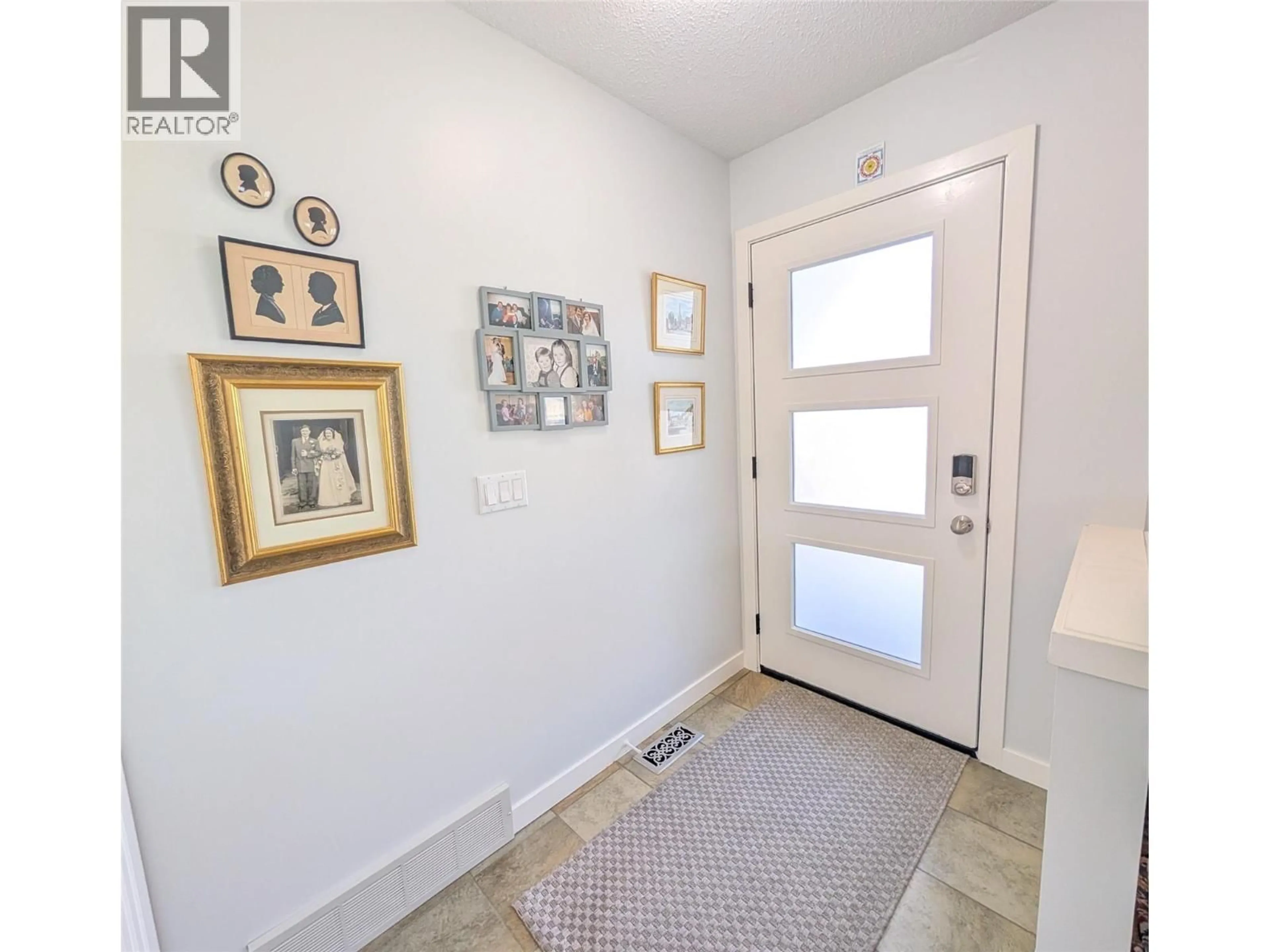 Indoor entryway for 435 - 1260 RAYMER AVENUE, Kelowna British Columbia V1W3S5