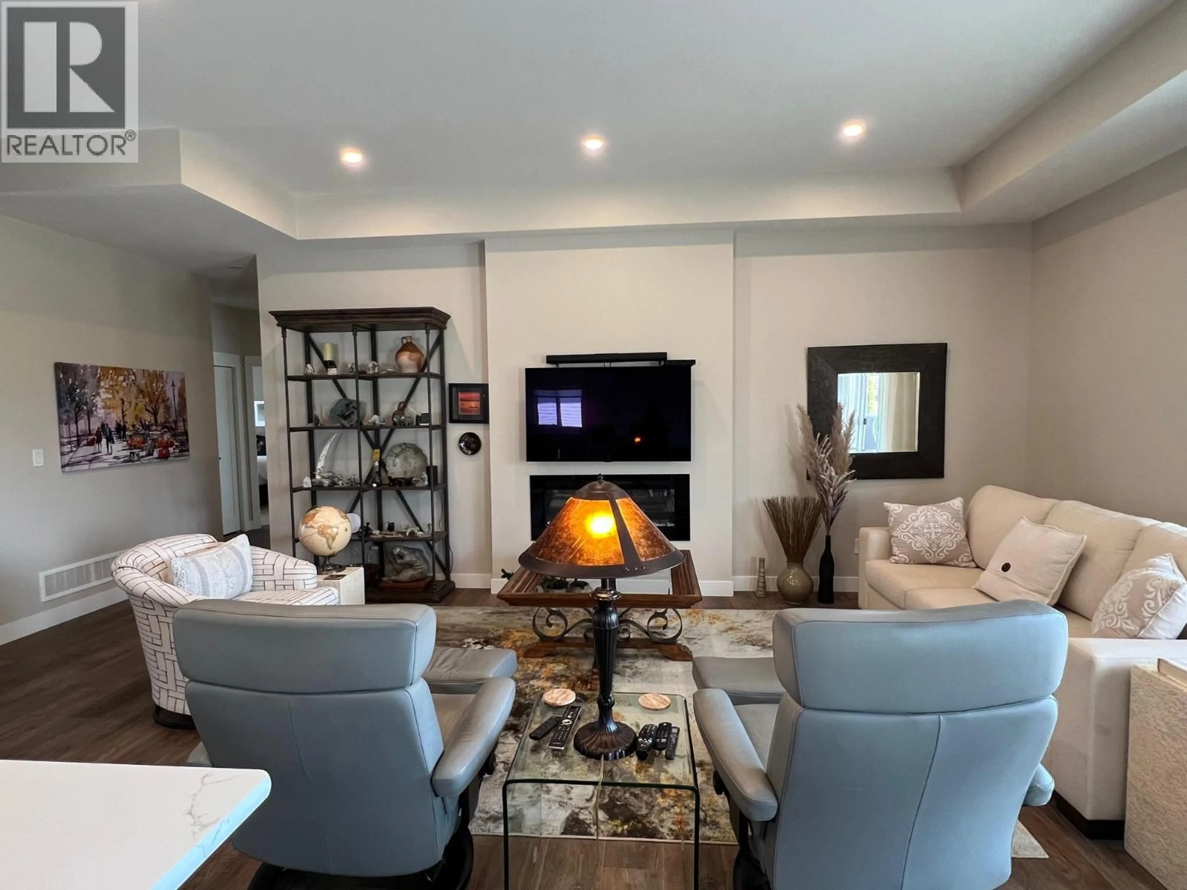 Living room with furniture, unknown for 1019 10TH AVENUE, Vernon British Columbia V1H1Z1