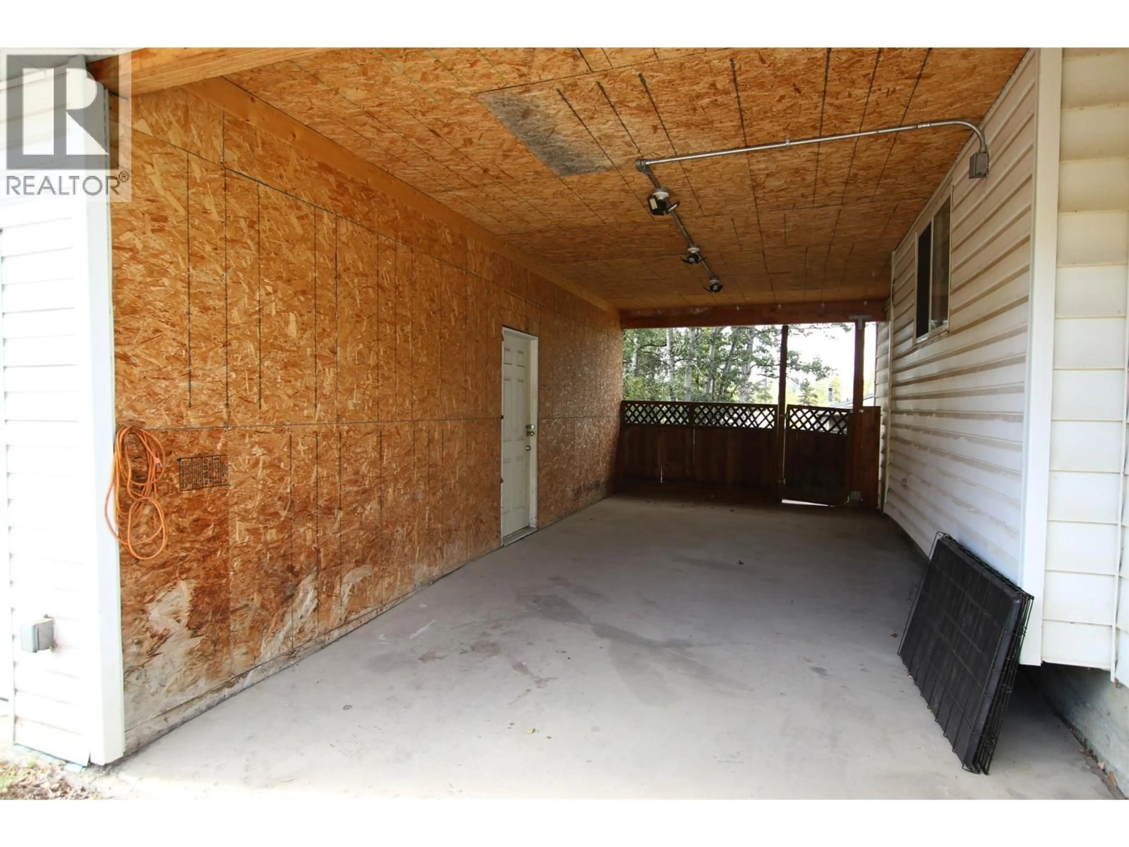 Indoor garage for 211 GWILLIM CRESCENT, Tumbler Ridge British Columbia V0C2W0