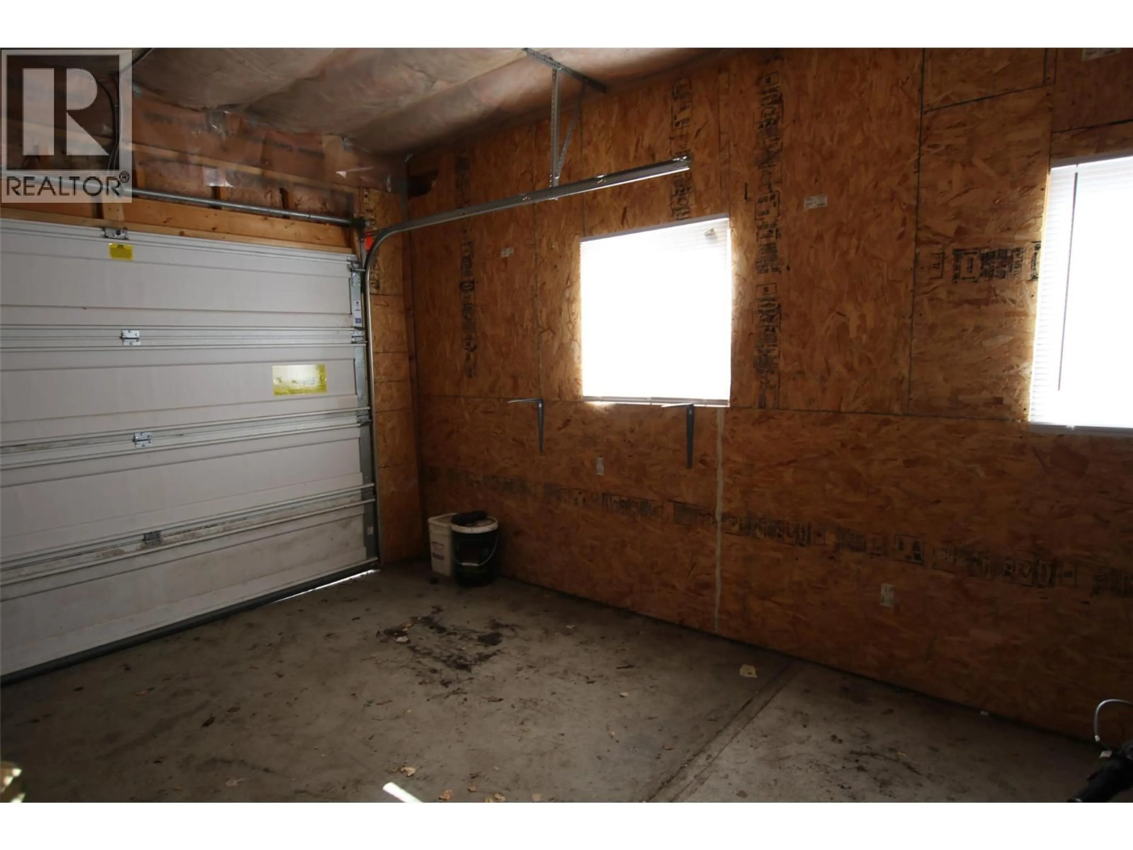 Indoor garage for 211 GWILLIM CRESCENT, Tumbler Ridge British Columbia V0C2W0