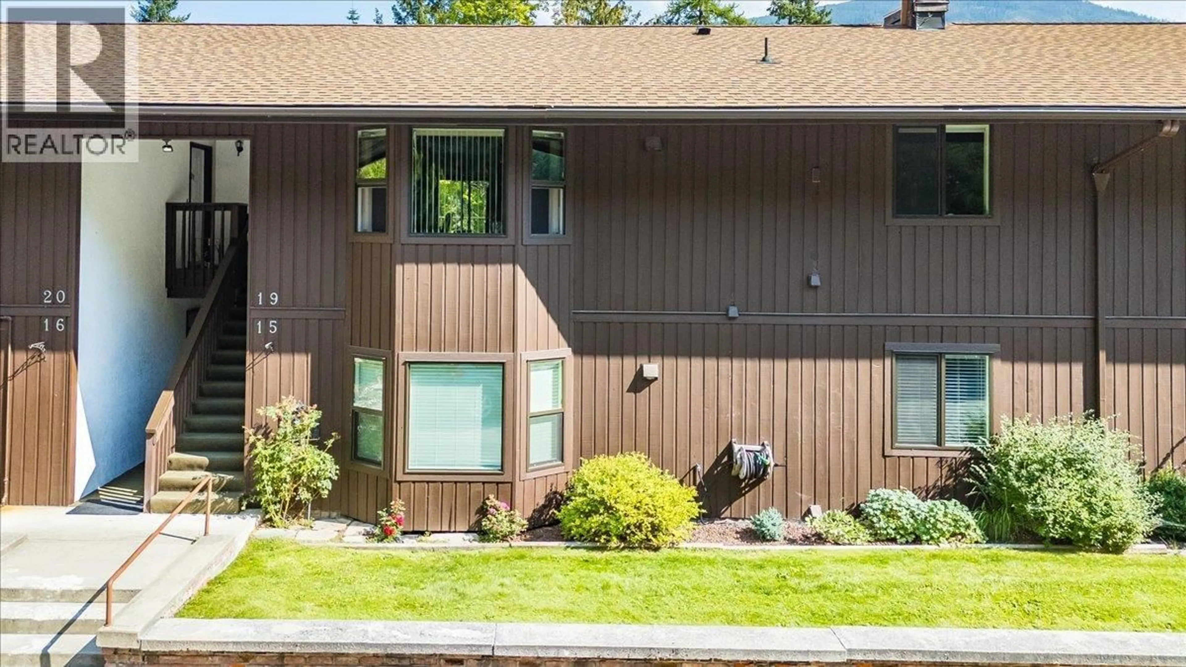 Home with vinyl exterior material, unknown for 15 - 1691 3A HIGHWAY, Nelson British Columbia V1L6J8