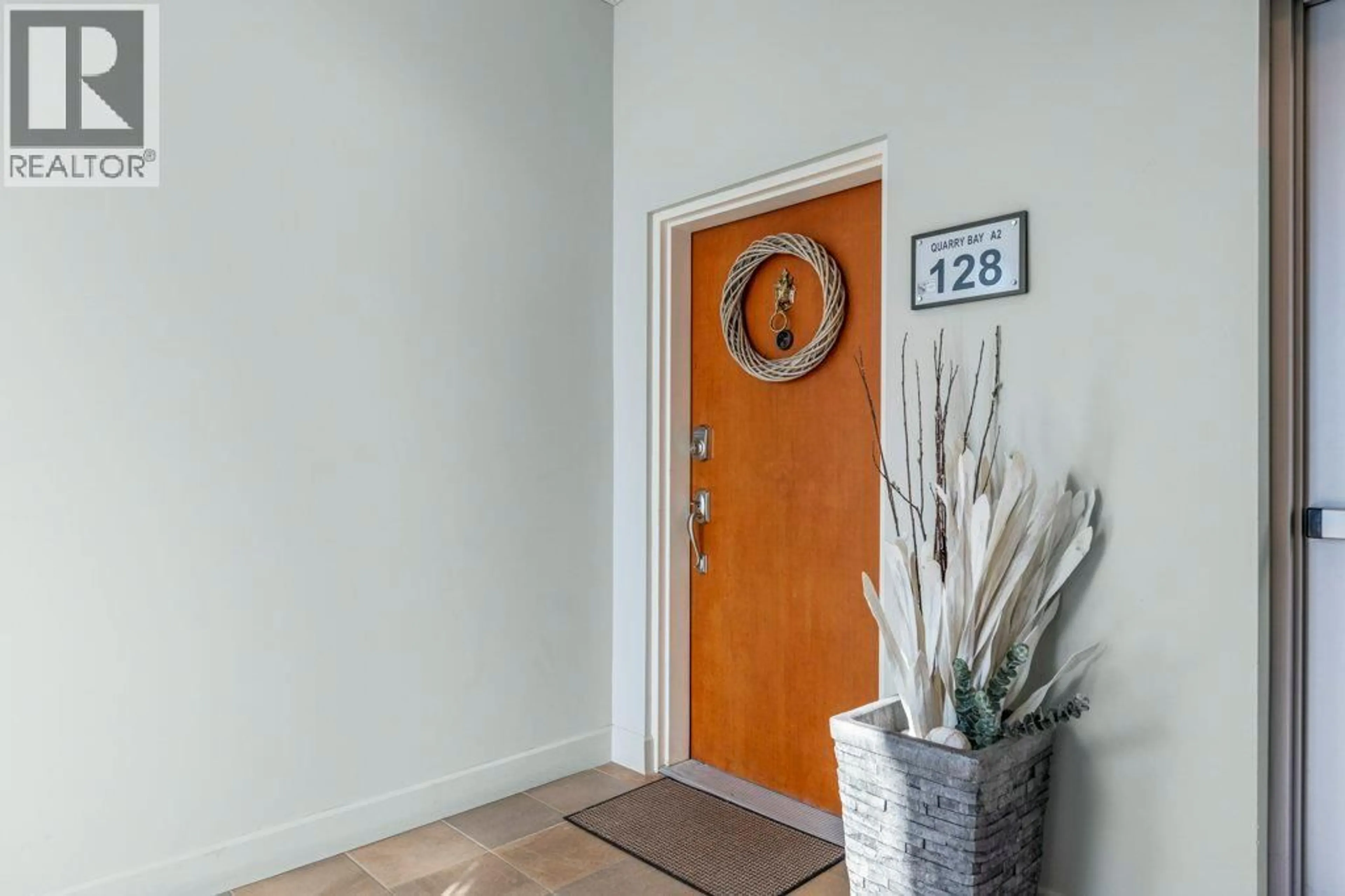 Indoor entryway for 128 - 9845 EASTSIDE ROAD, Vernon British Columbia V1H1Z2