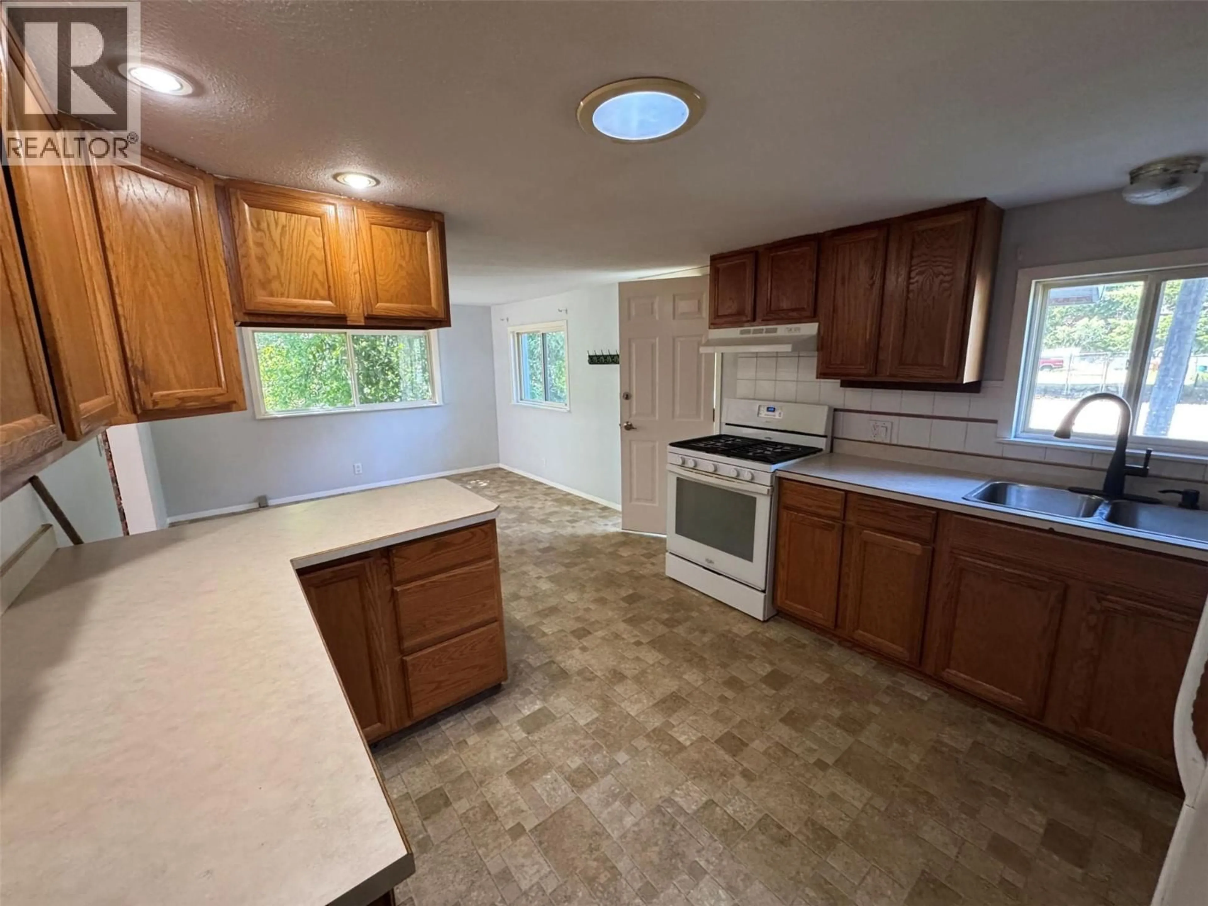 Standard kitchen, ceramic/tile floor for 568 N KIMBERLY AVENUE, Greenwood British Columbia V0H1J0