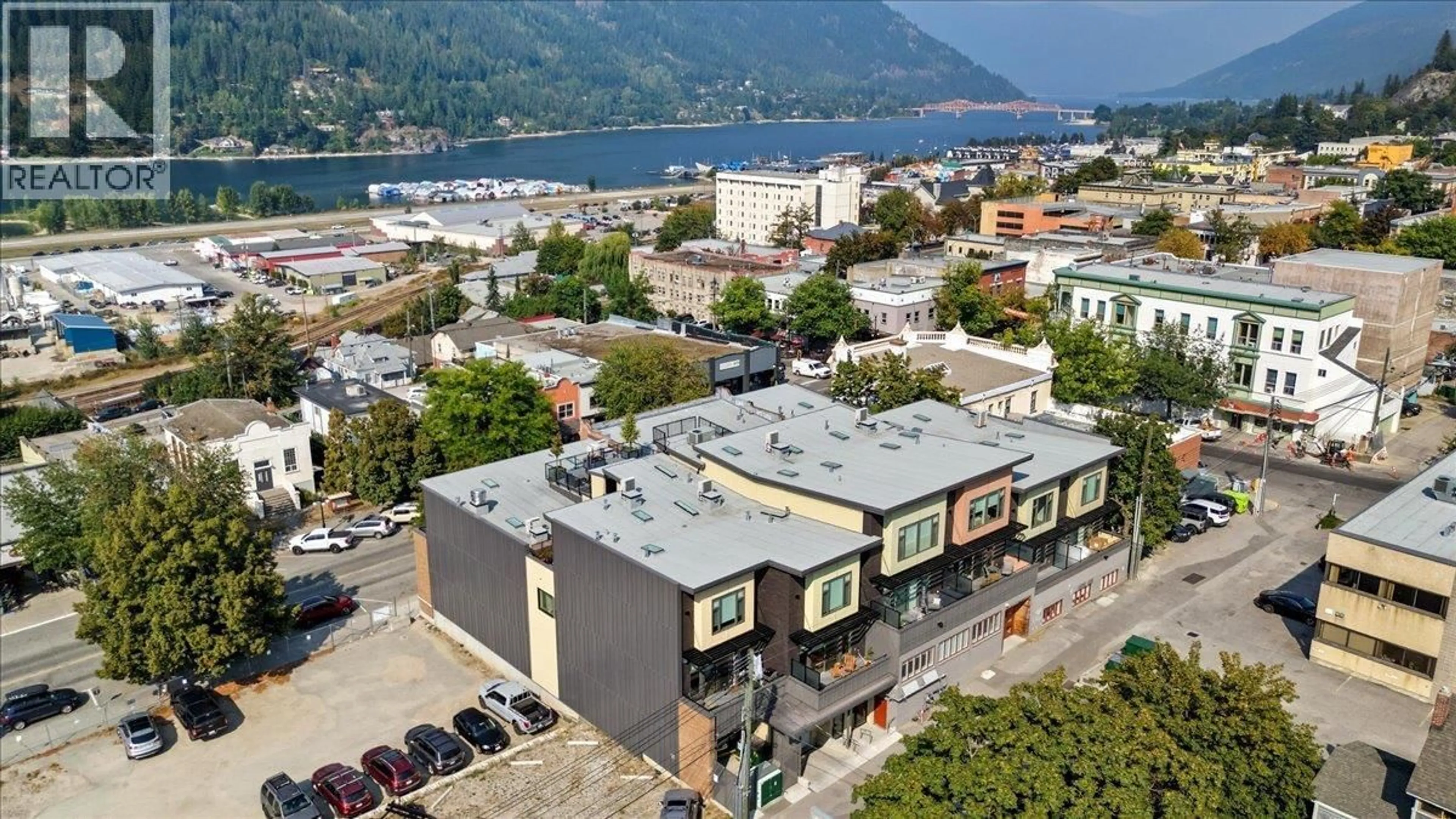 A pic from outside/outdoor area/front of a property/back of a property/a pic from drone, mountain view for 17 - 266 BAKER STREET, Nelson British Columbia V1L4H3