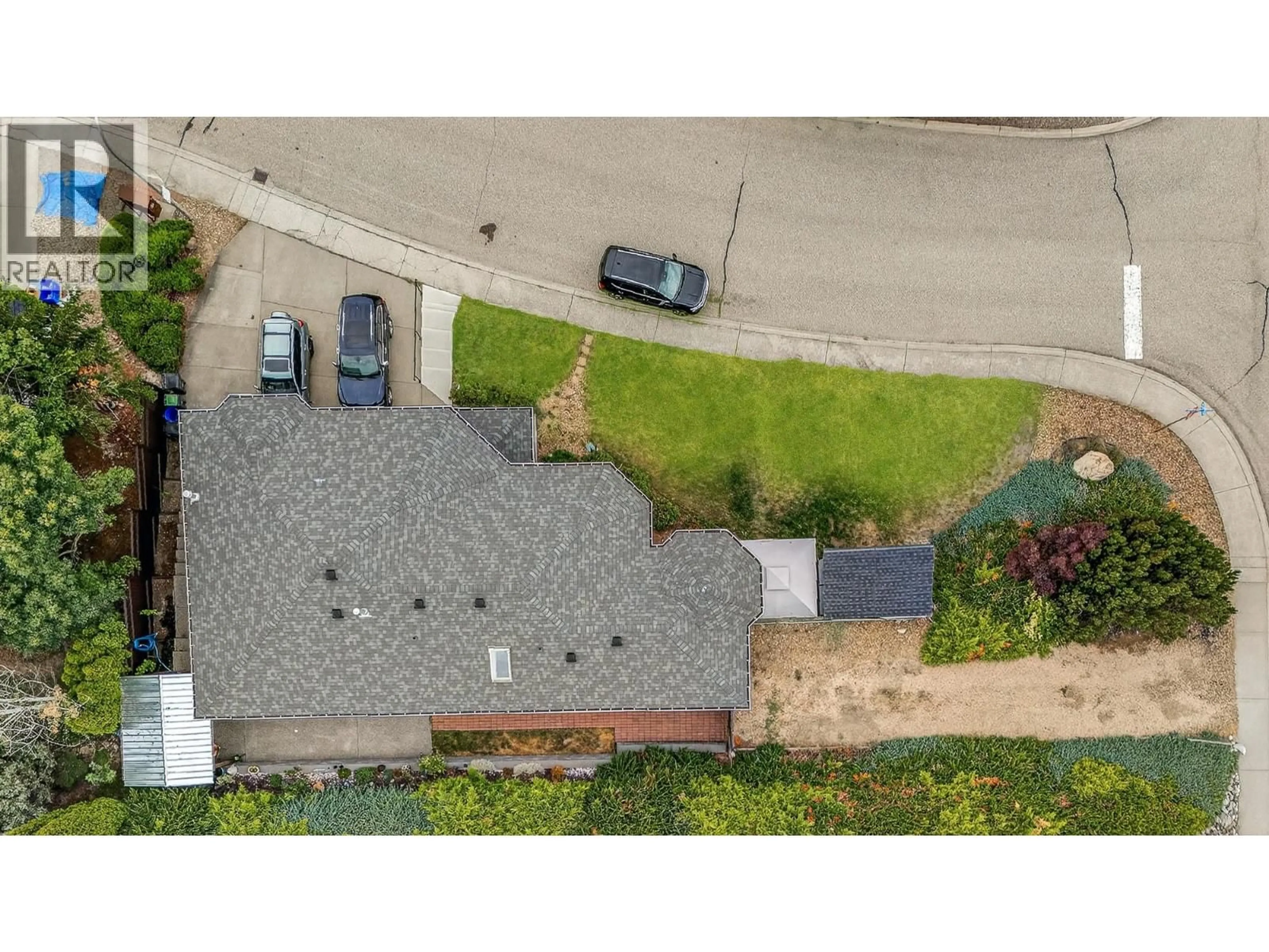 A pic from outside/outdoor area/front of a property/back of a property/a pic from drone, street for 4221 WELLINGTON DRIVE, Vernon British Columbia V1T9H7