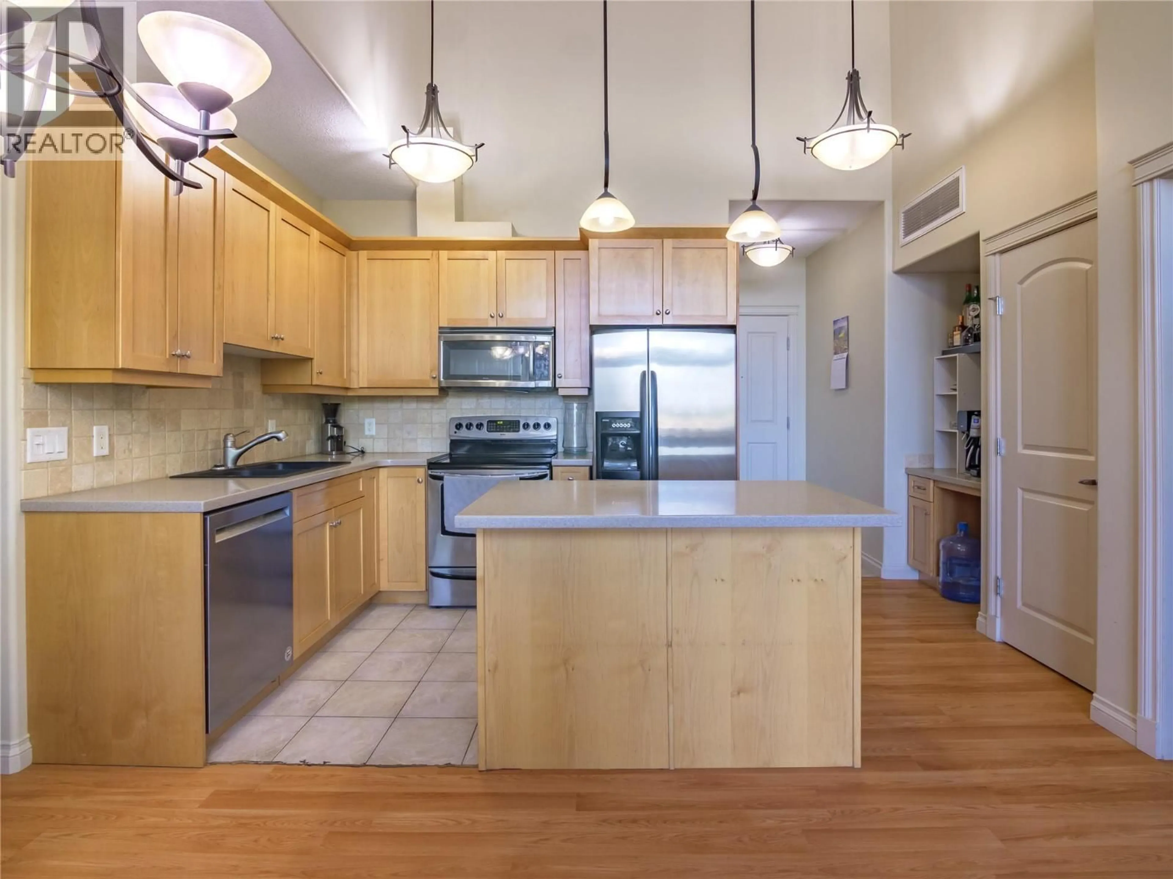 Open concept kitchen, unknown for 407 - 3311 WILSON STREET, Penticton British Columbia V2A8J3