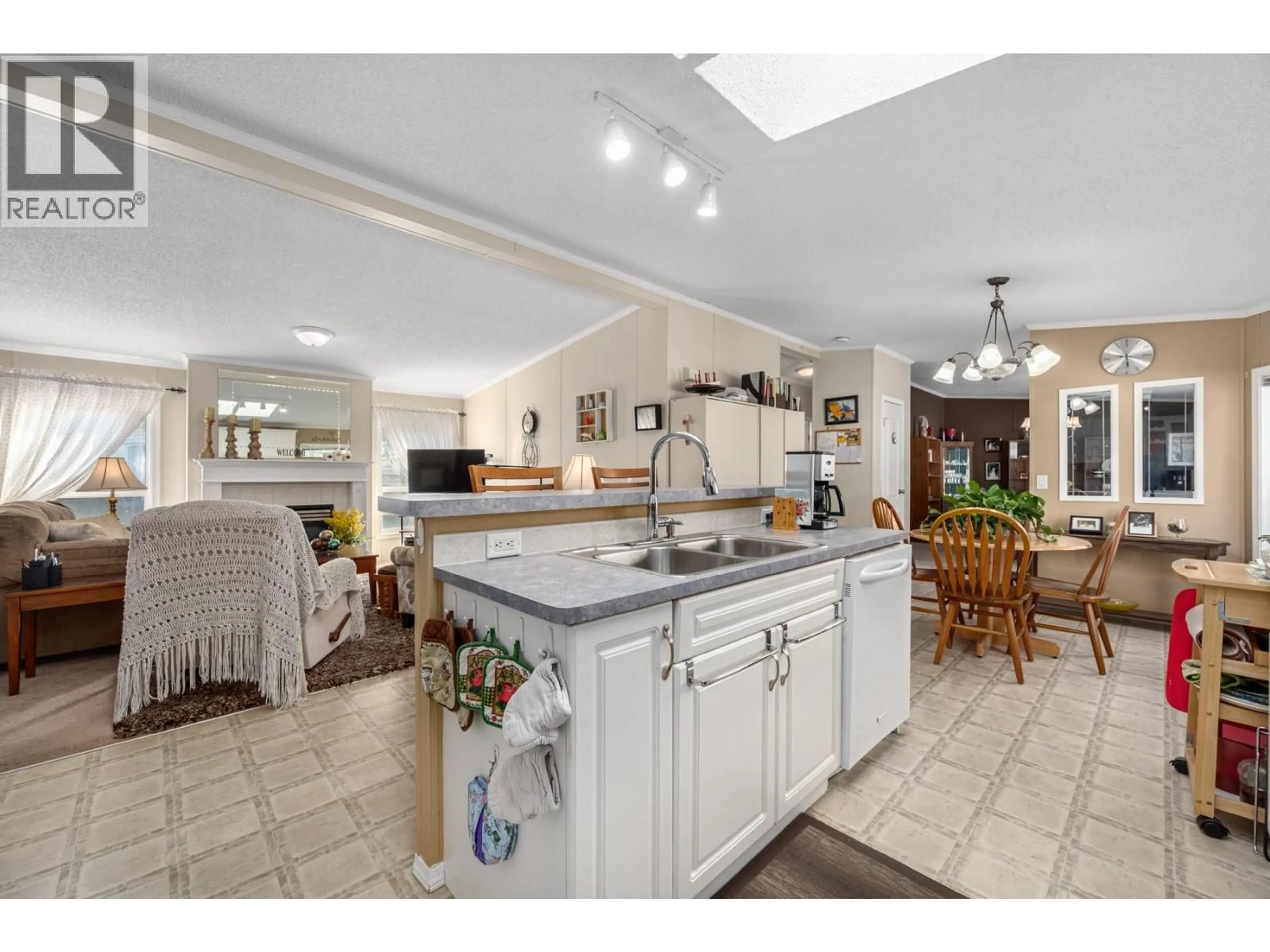 Open concept kitchen, ceramic/tile floor for 34 - 1098 HOUSTON STREET, Merritt British Columbia V1K1C3