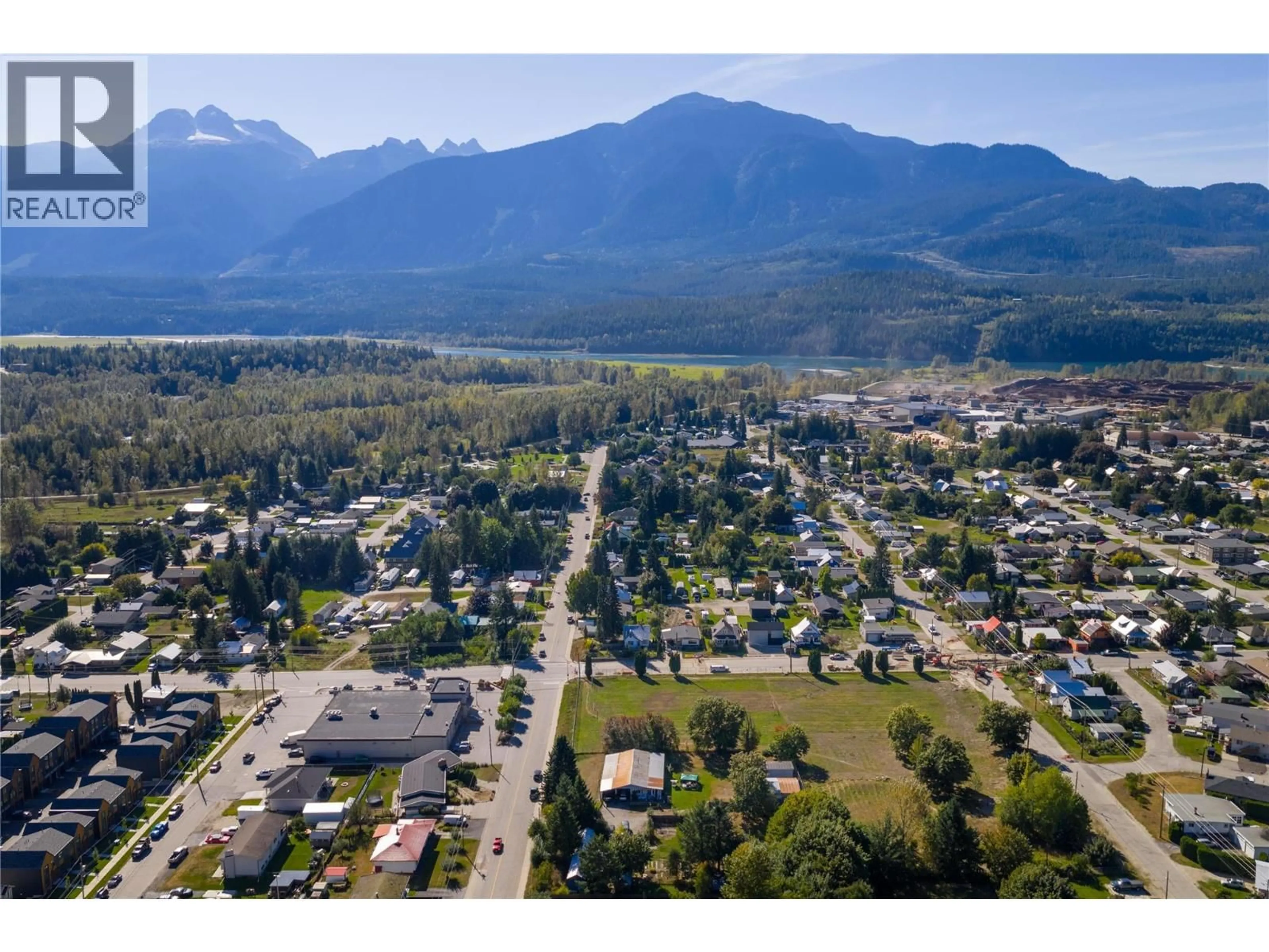 A pic from outside/outdoor area/front of a property/back of a property/a pic from drone, mountain view for 419 EDWARD STREET, Revelstoke British Columbia V0E2S0
