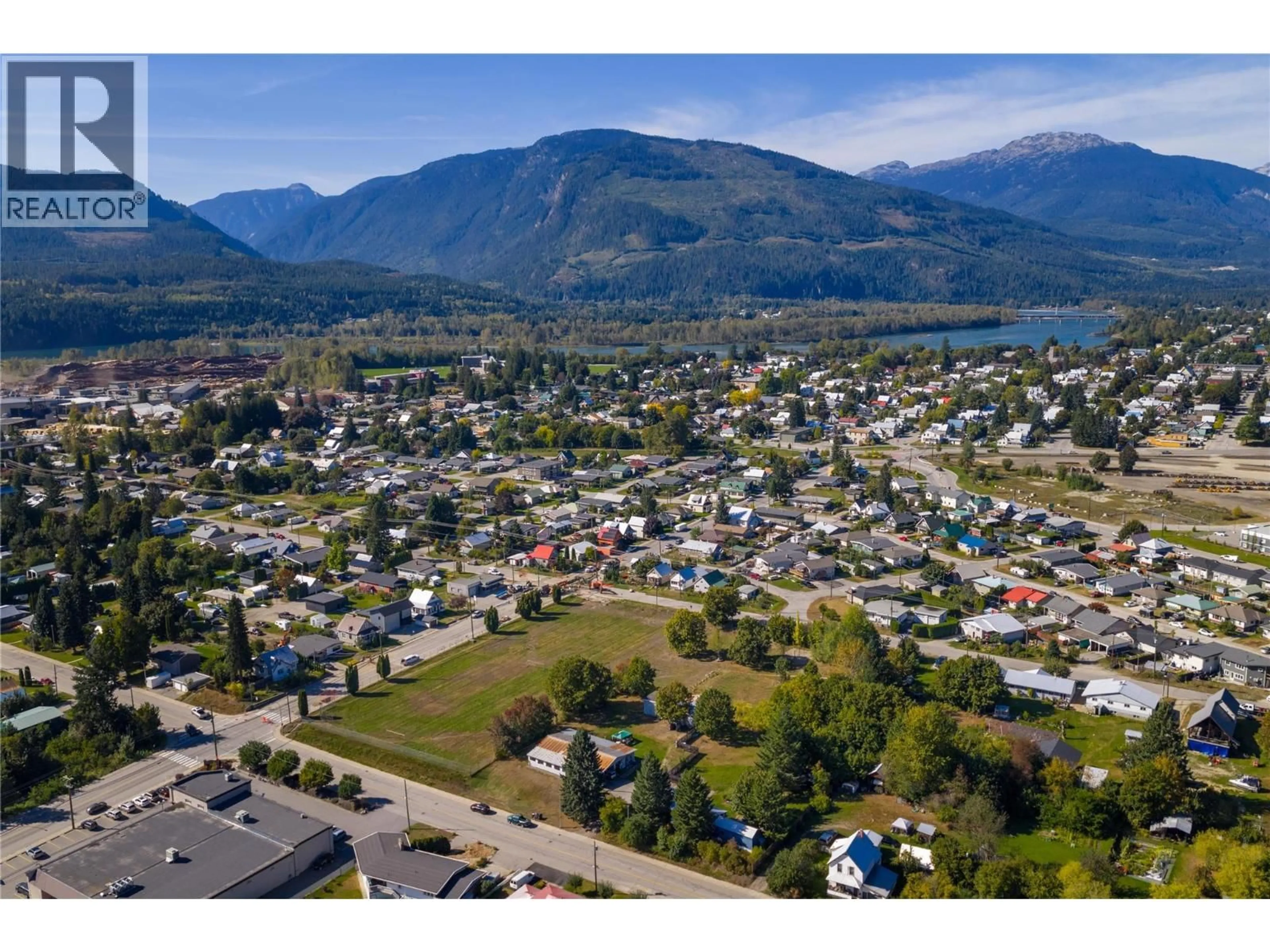 A pic from outside/outdoor area/front of a property/back of a property/a pic from drone, mountain view for 419 EDWARD STREET, Revelstoke British Columbia V0E2S0