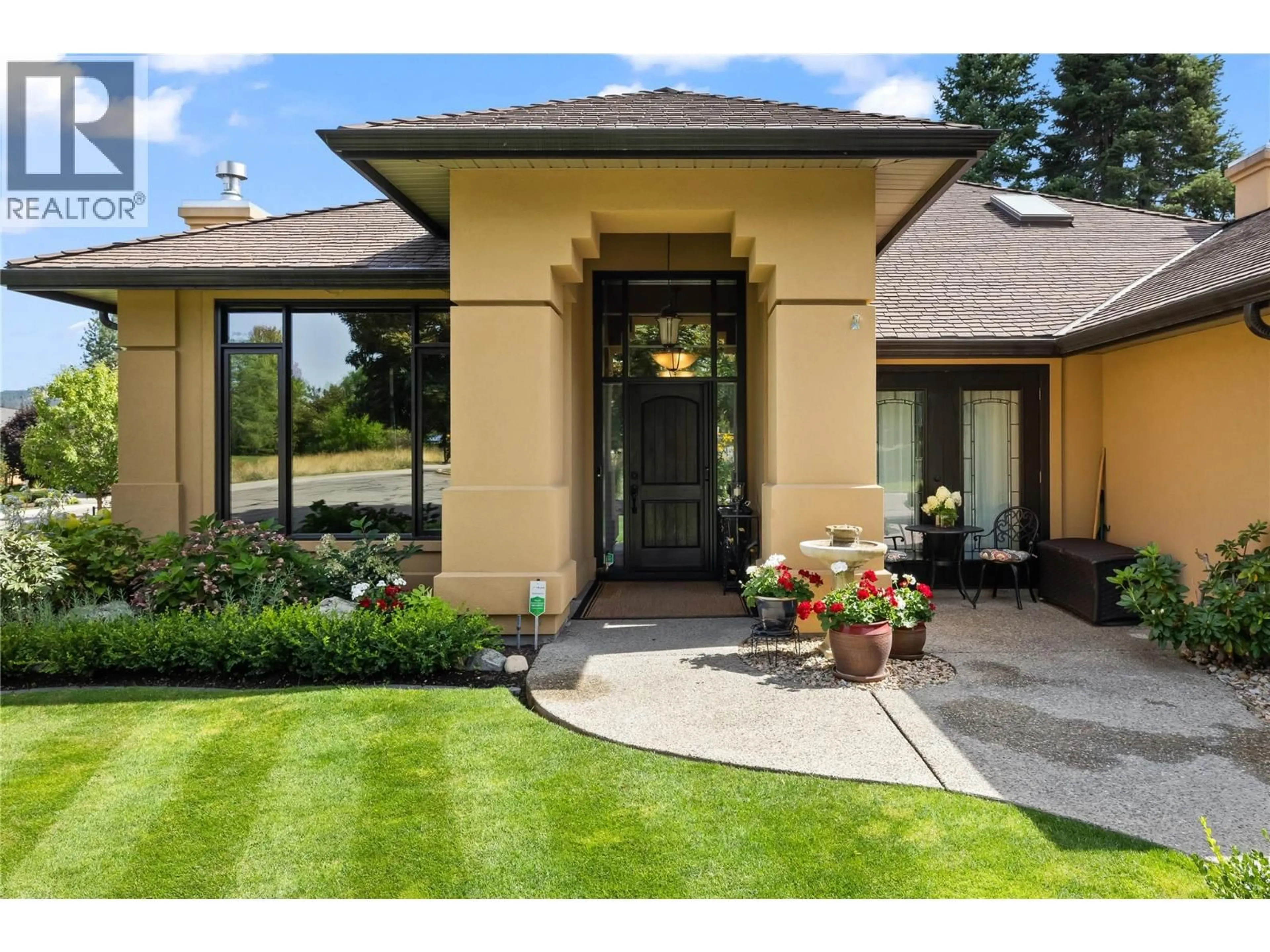 Indoor entryway for 3992 GALLAGHERS PARKWAY, Kelowna British Columbia V1W3Z8