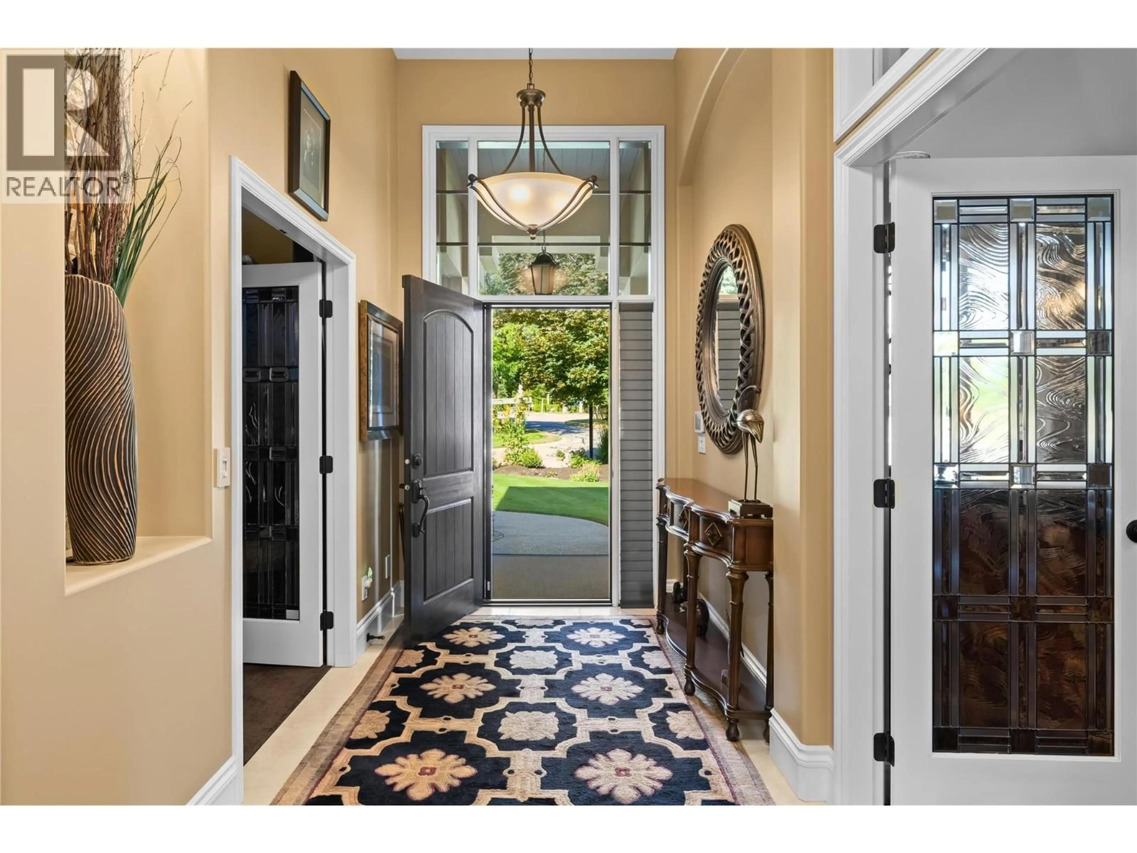 Indoor entryway for 3992 GALLAGHERS PARKWAY, Kelowna British Columbia V1W3Z8