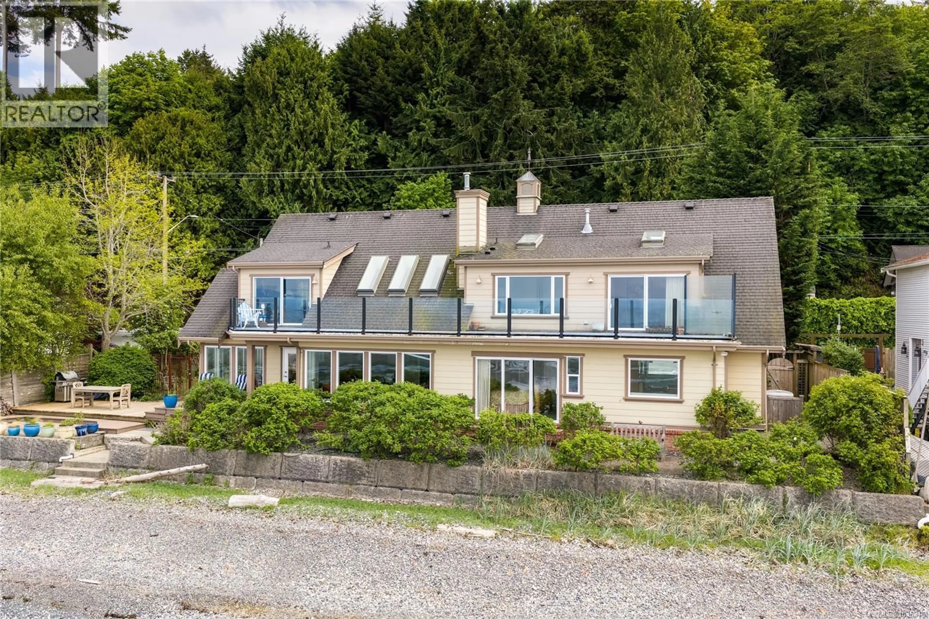 A pic from outside/outdoor area/front of a property/back of a property/a pic from drone, building for 2995 ISLAND HIGHWAY WEST, Qualicum Beach British Columbia V9K2H2