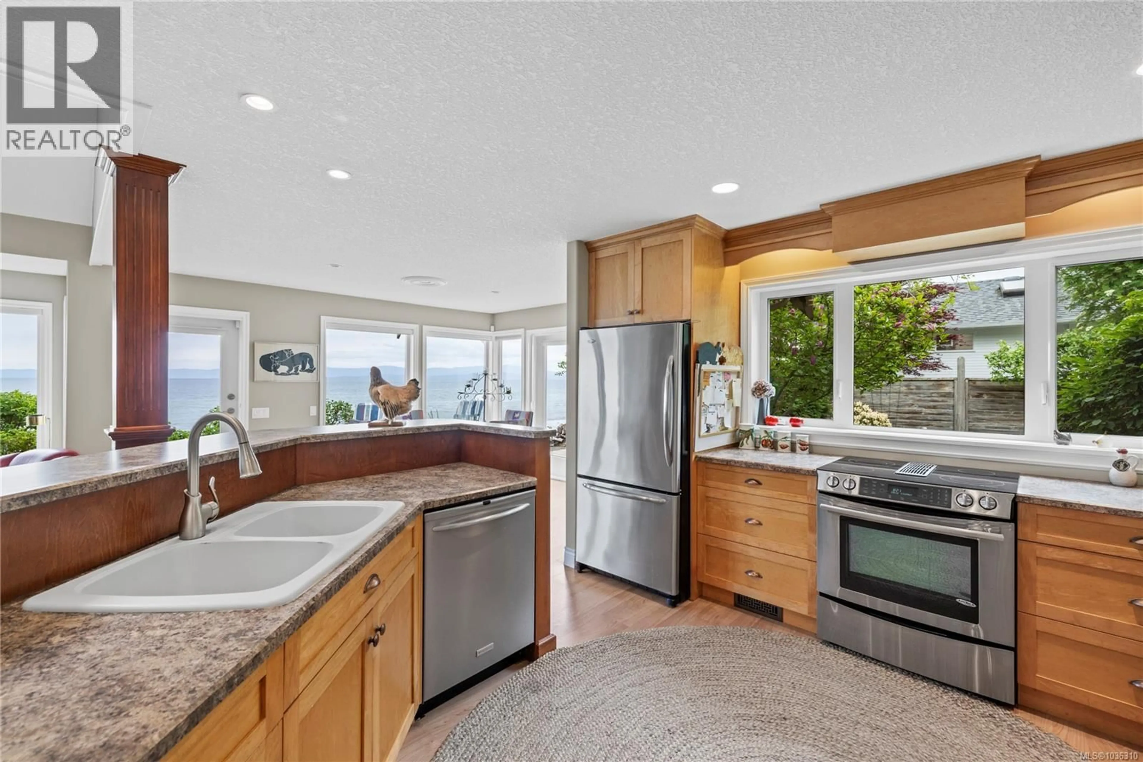 Open concept kitchen, ceramic/tile floor for 2995 ISLAND HIGHWAY WEST, Qualicum Beach British Columbia V9K2H2