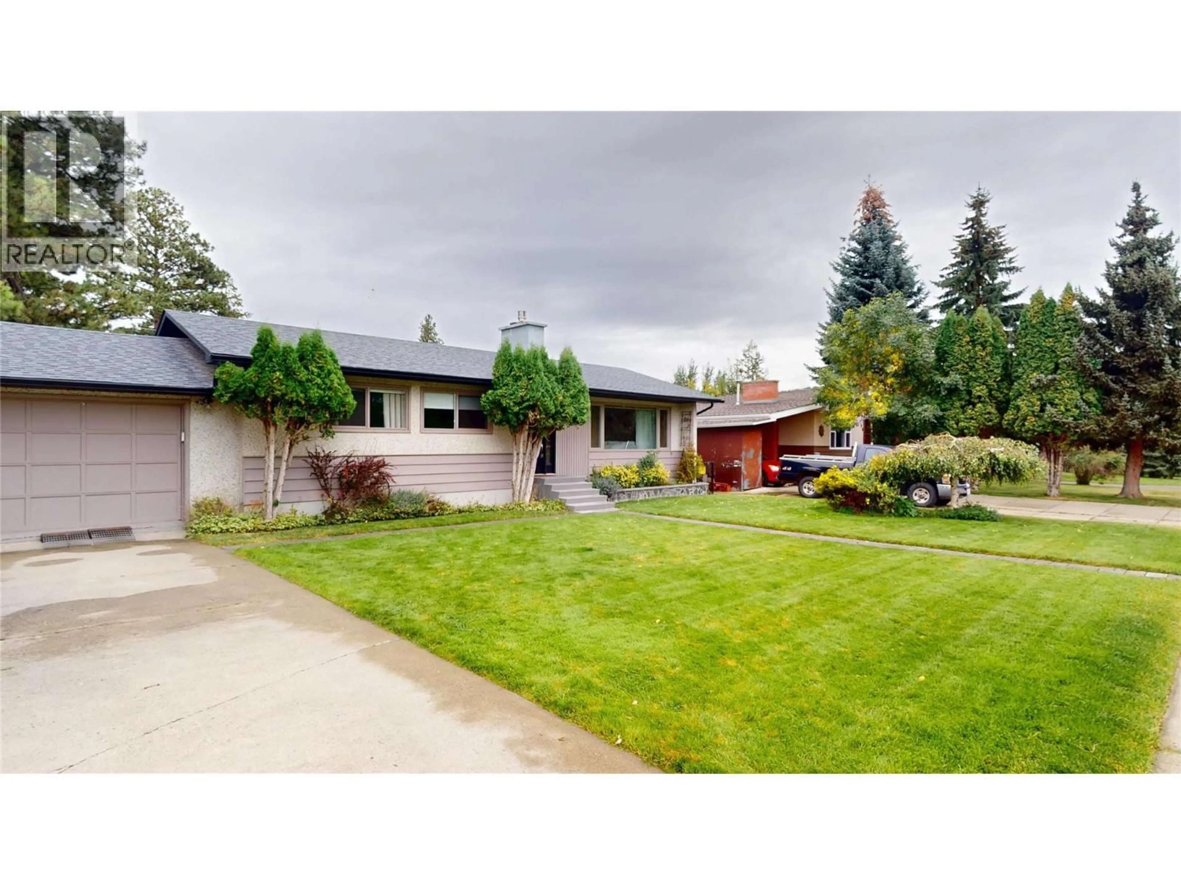 Home with vinyl exterior material, street for 704 12TH AVENUE SOUTH, Cranbrook British Columbia V1C2T2