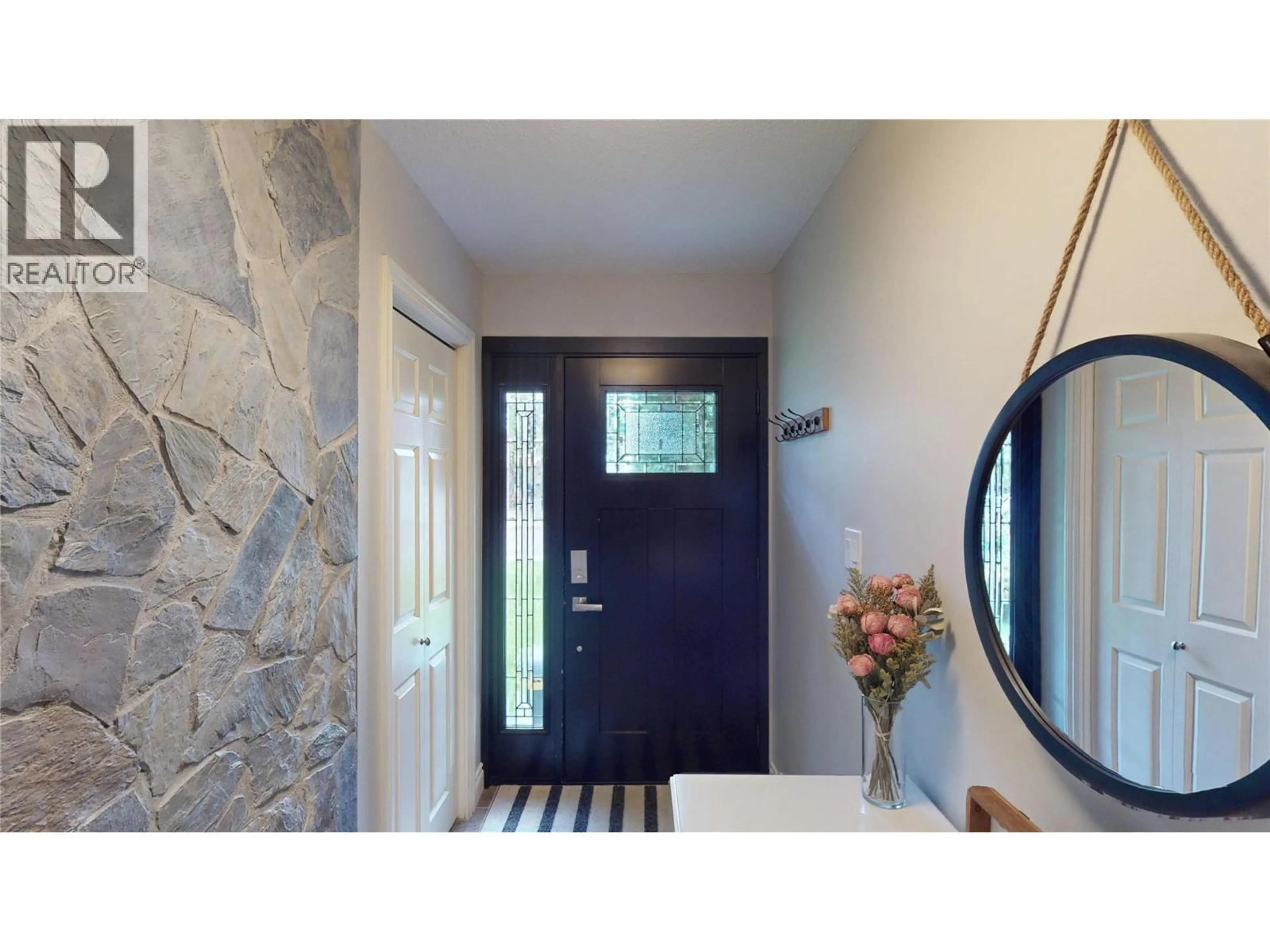 Indoor entryway for 704 12TH AVENUE SOUTH, Cranbrook British Columbia V1C2T2