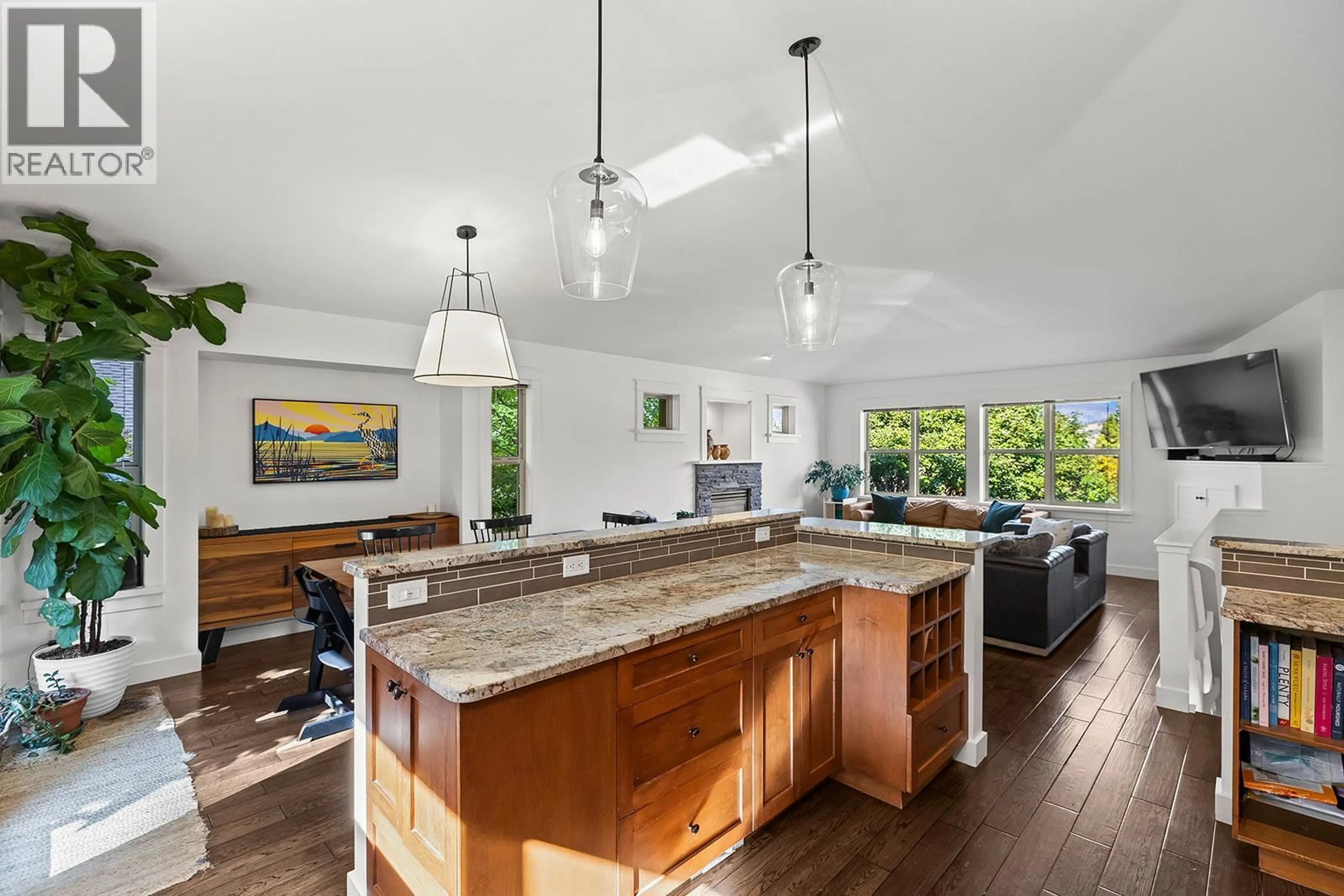 Open concept kitchen, ceramic/tile floor for 2113 BOWRON STREET, Kelowna British Columbia V1V2L6