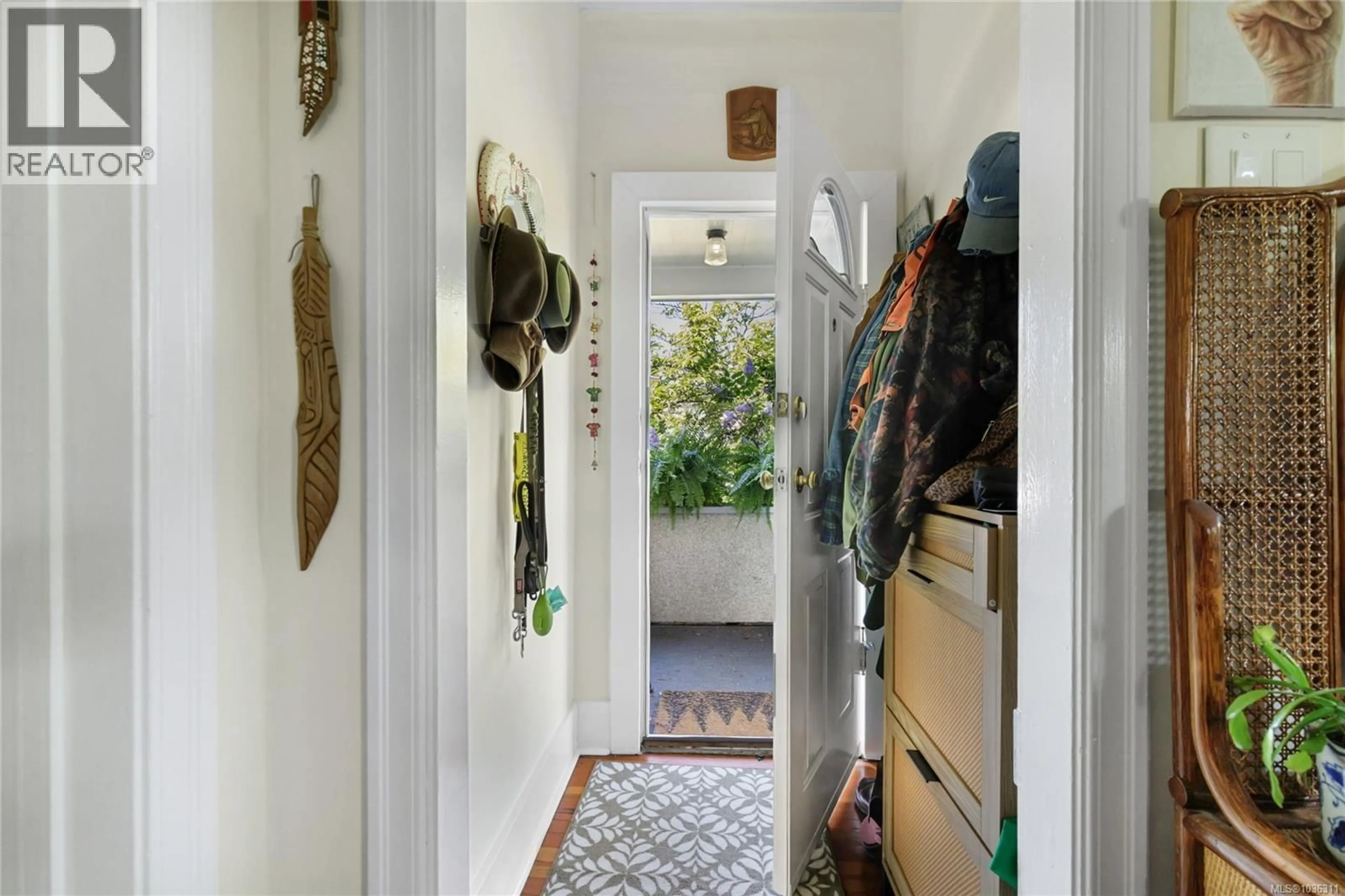 Indoor entryway for 633 PRIDEAUX STREET, Nanaimo British Columbia V9R2N9