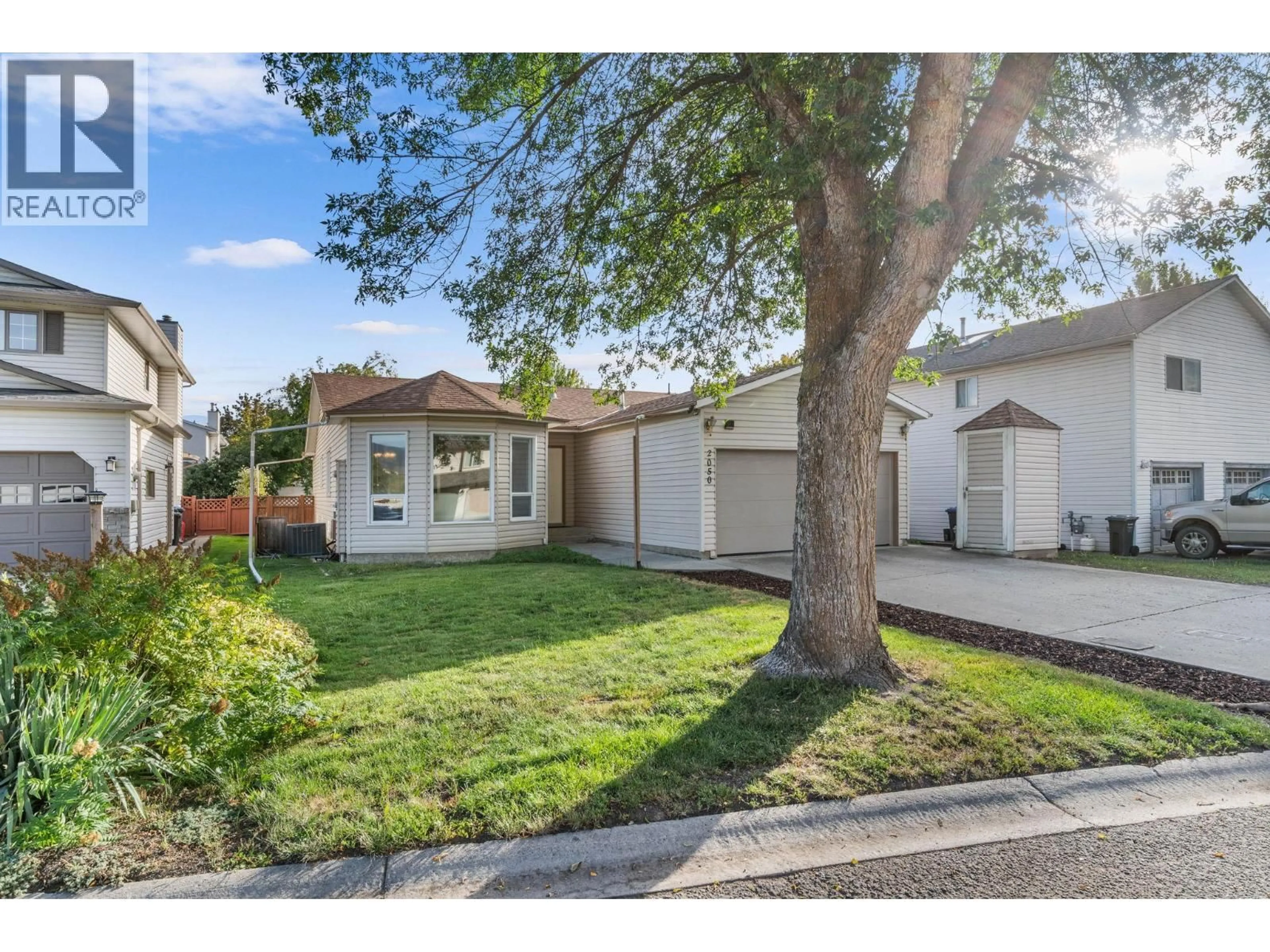 A pic from outside/outdoor area/front of a property/back of a property/a pic from drone, street for 2050 ZINNIA ROAD, Kelowna British Columbia V1V1P5