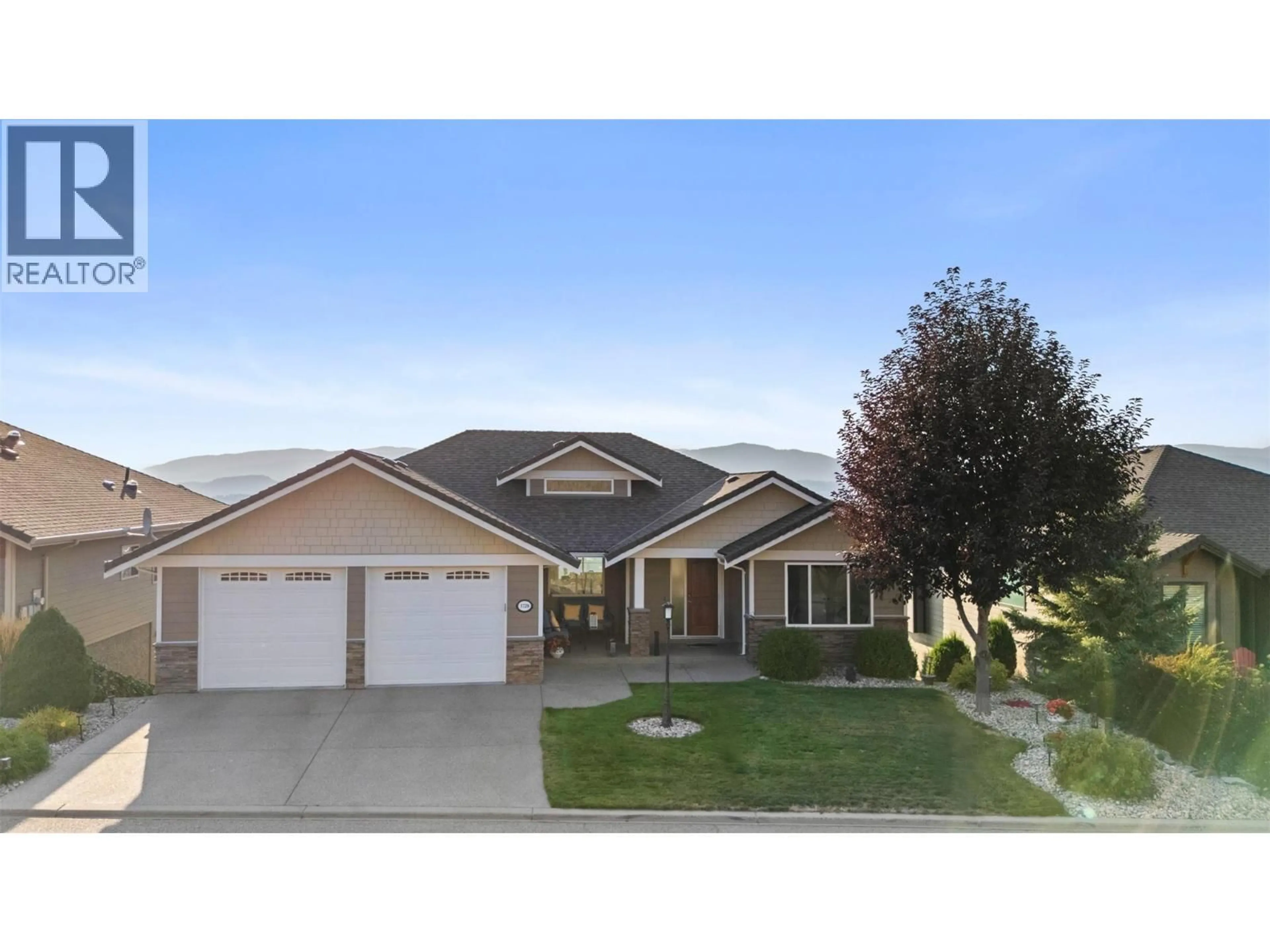 Home with vinyl exterior material, street for 3728 RIVIERA DRIVE, Kelowna British Columbia V1X8E4