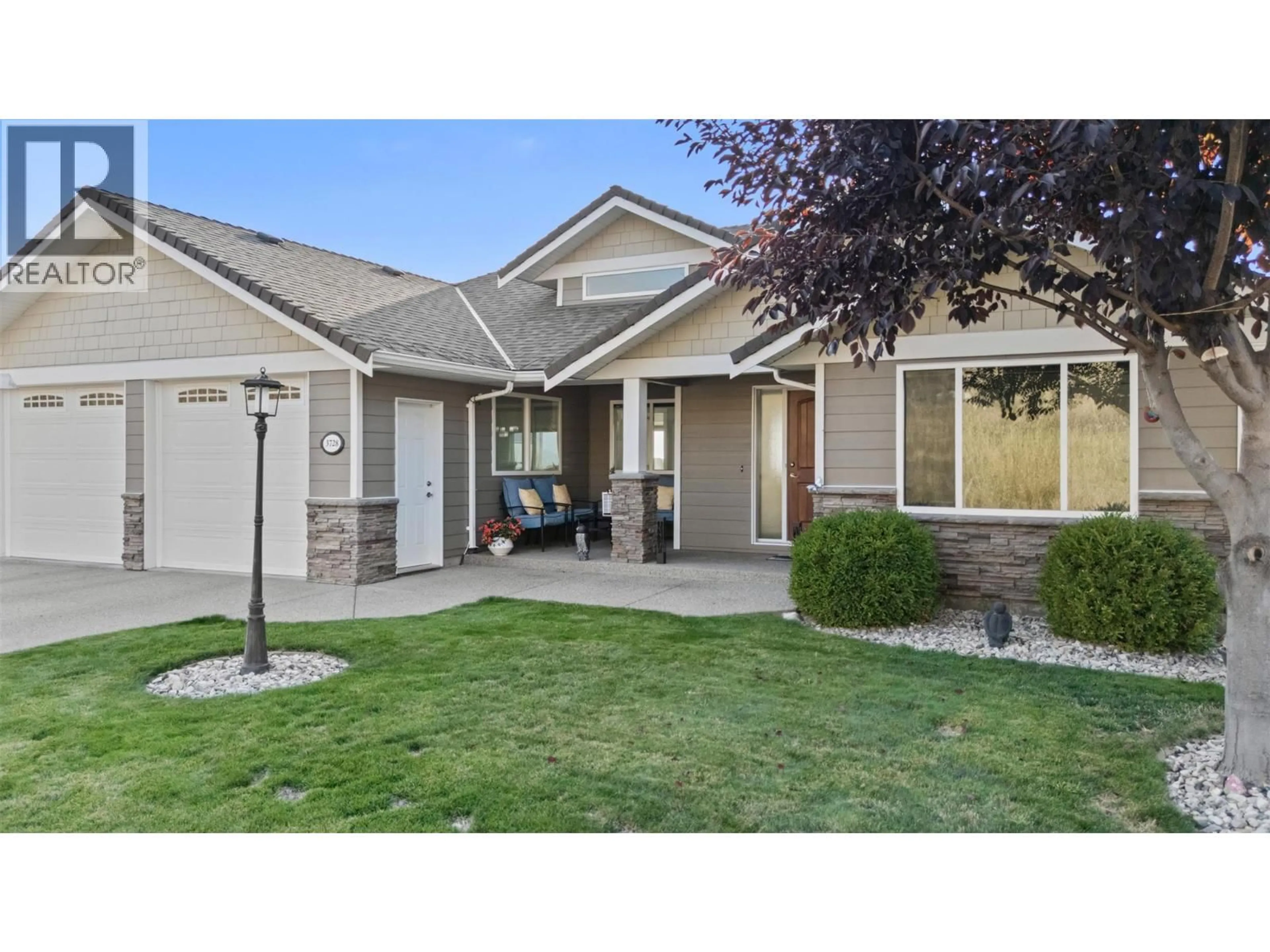 Home with vinyl exterior material, street for 3728 RIVIERA DRIVE, Kelowna British Columbia V1X8E4