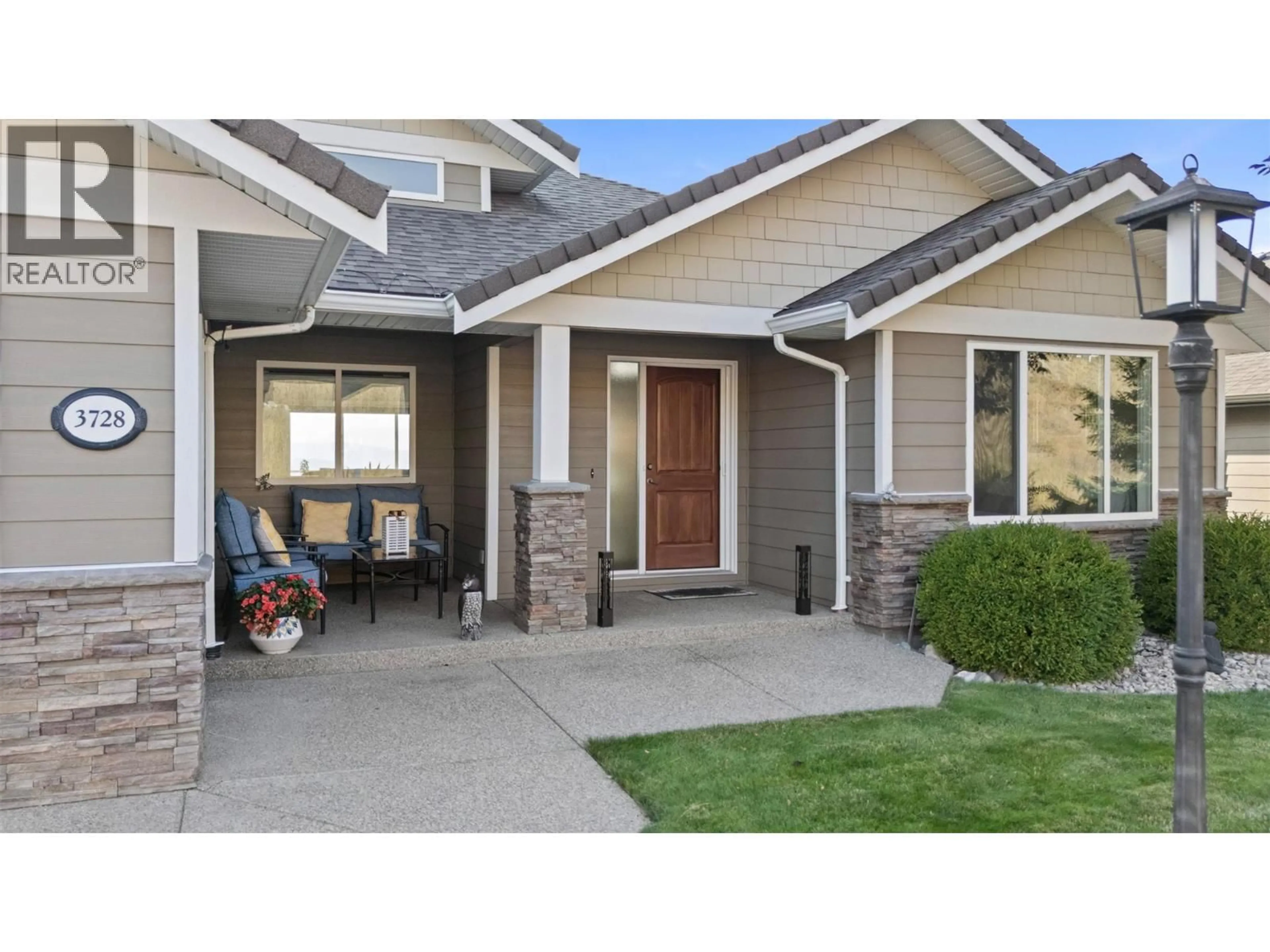Home with vinyl exterior material, street for 3728 RIVIERA DRIVE, Kelowna British Columbia V1X8E4