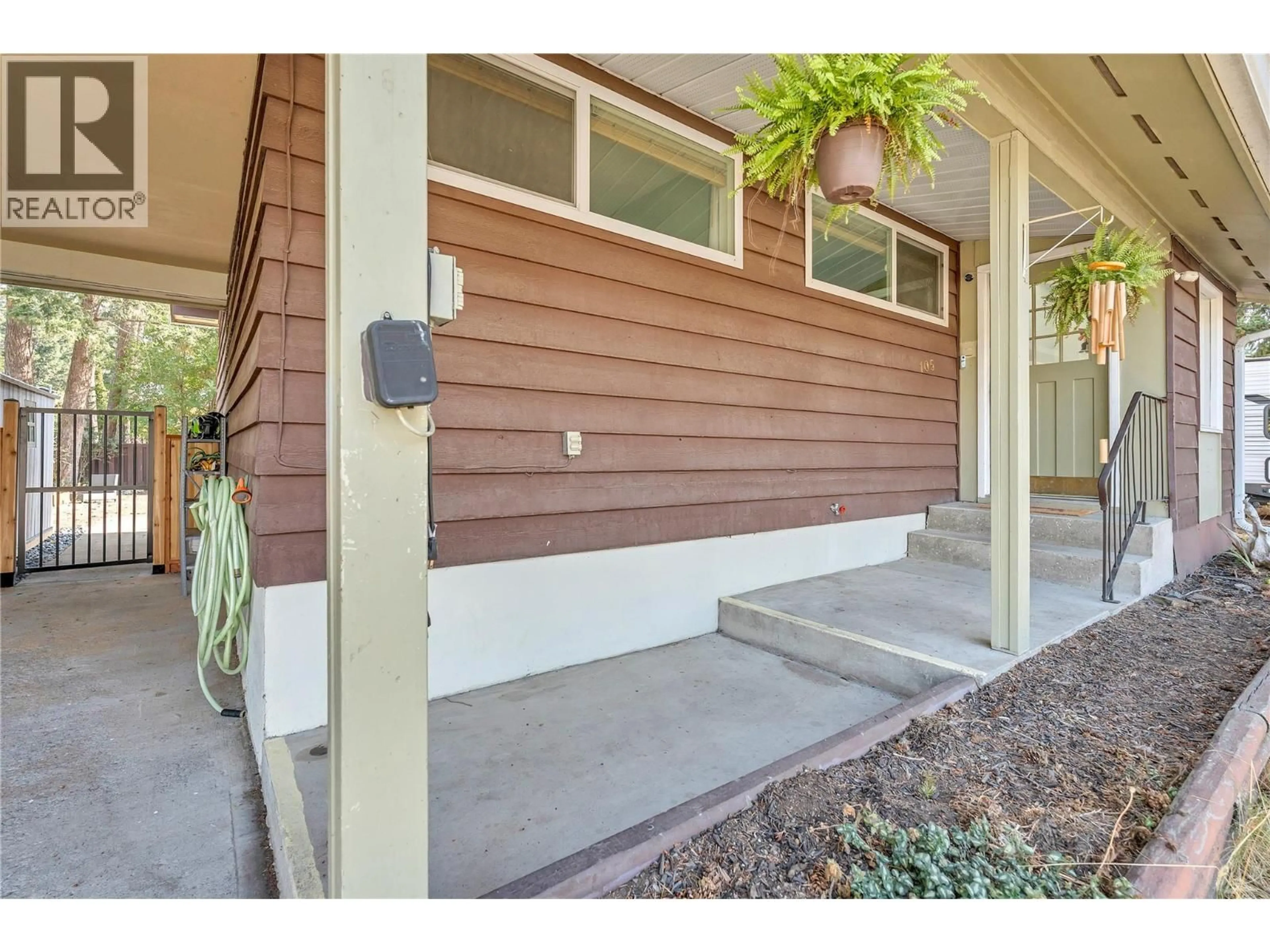 Indoor entryway for 105 GROVE STREET, Princeton British Columbia V0X1W0