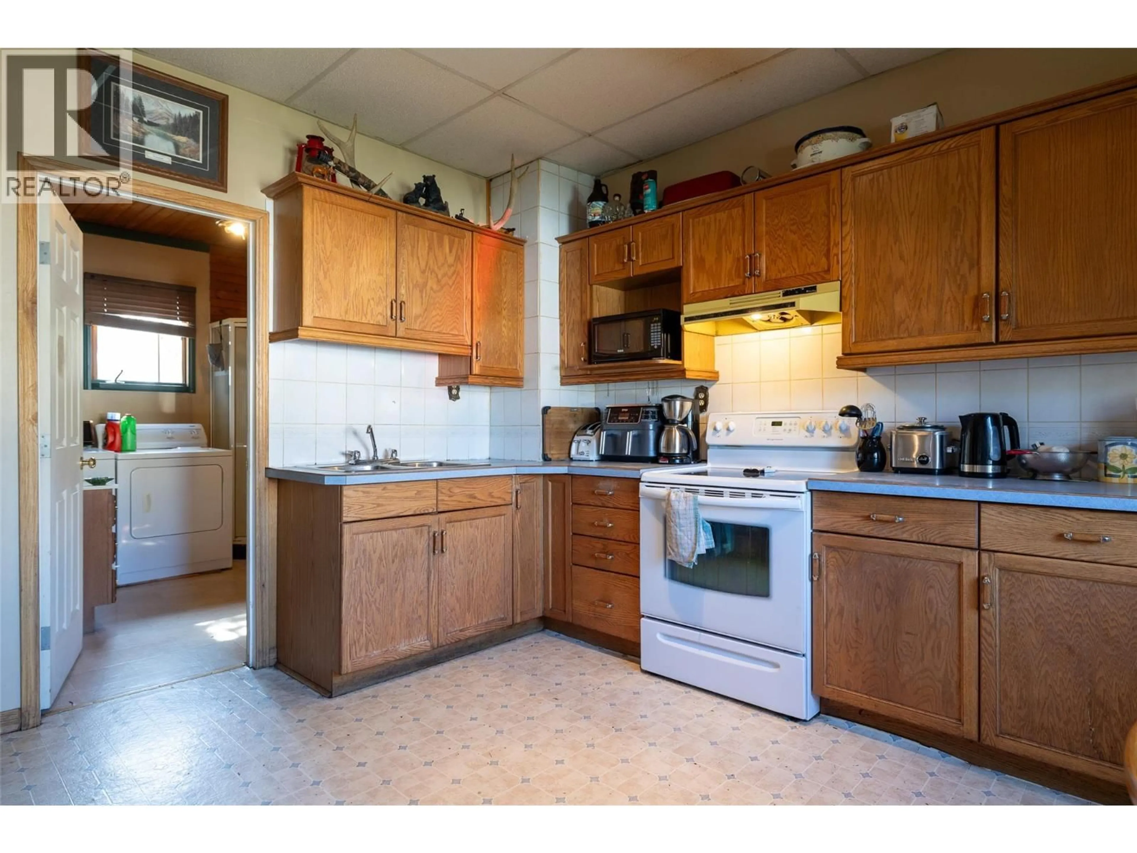 Standard kitchen, unknown for 1092 9TH AVENUE, Fernie British Columbia V0B1M5