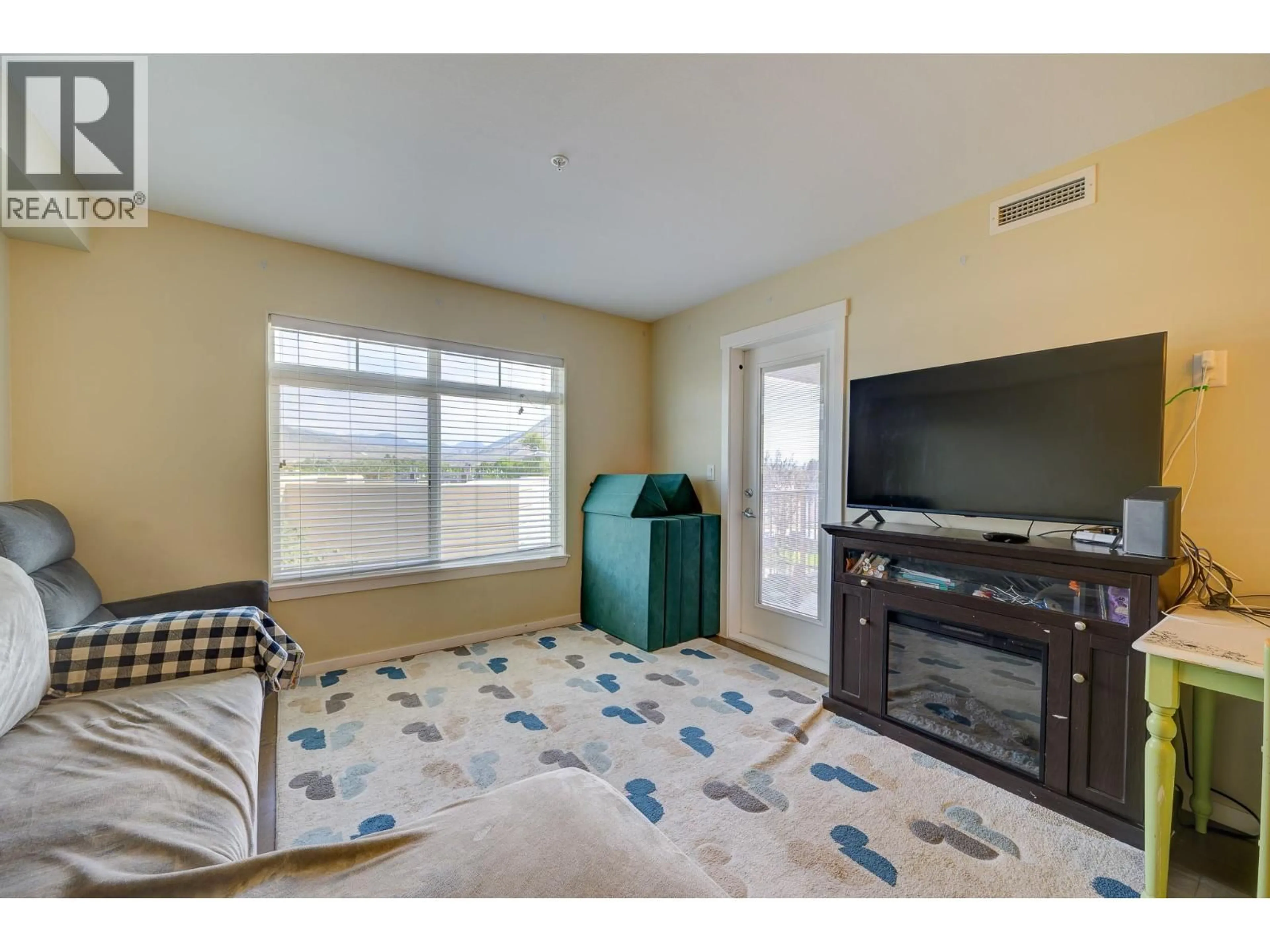 Living room with furniture, unknown for 324 - 689 TRANQUILLE ROAD, Kamloops British Columbia V2B0C7