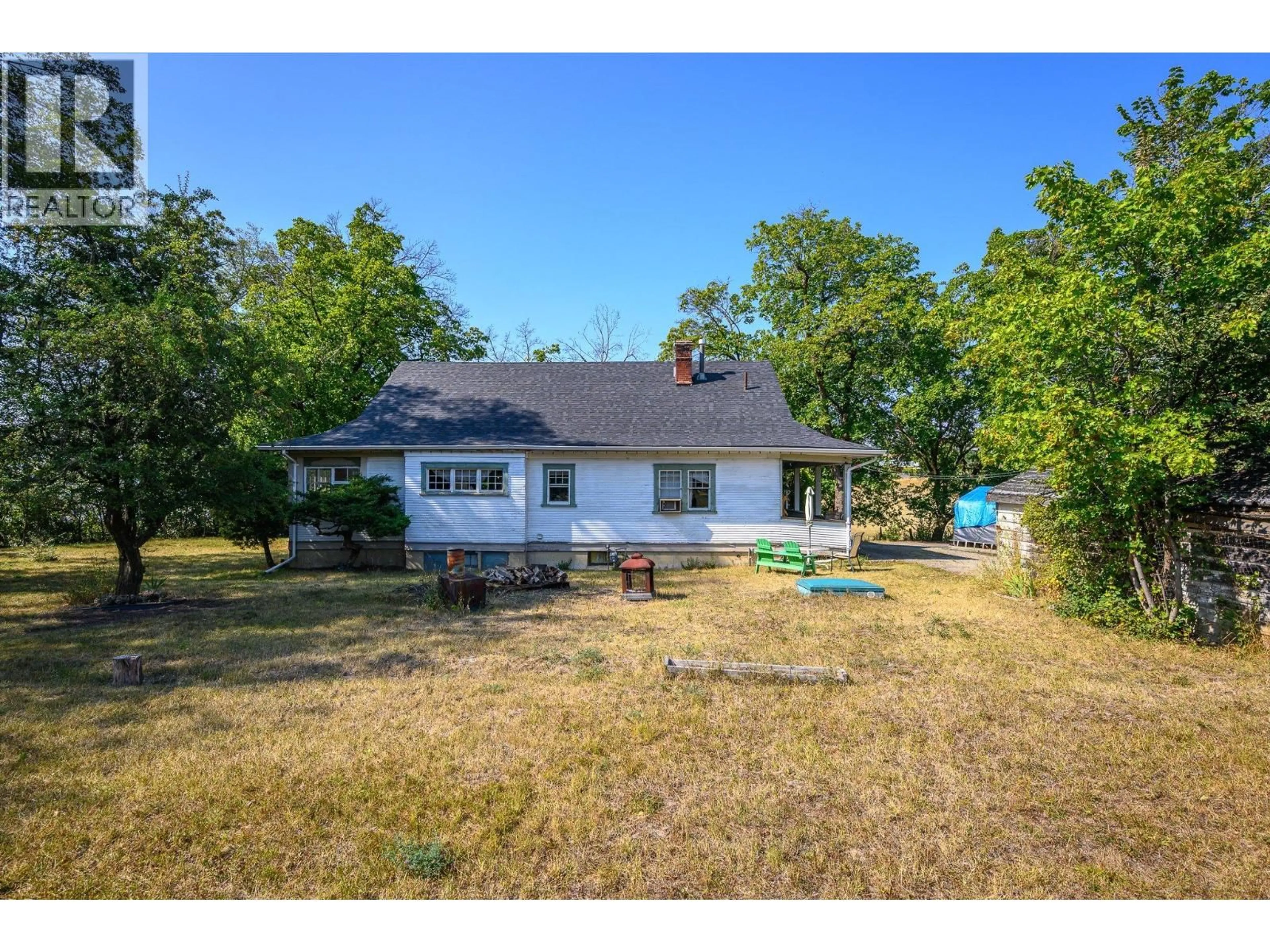 A pic from outside/outdoor area/front of a property/back of a property/a pic from drone, water/lake/river/ocean view for 975 25 AVENUE, Vernon British Columbia V1B3B4