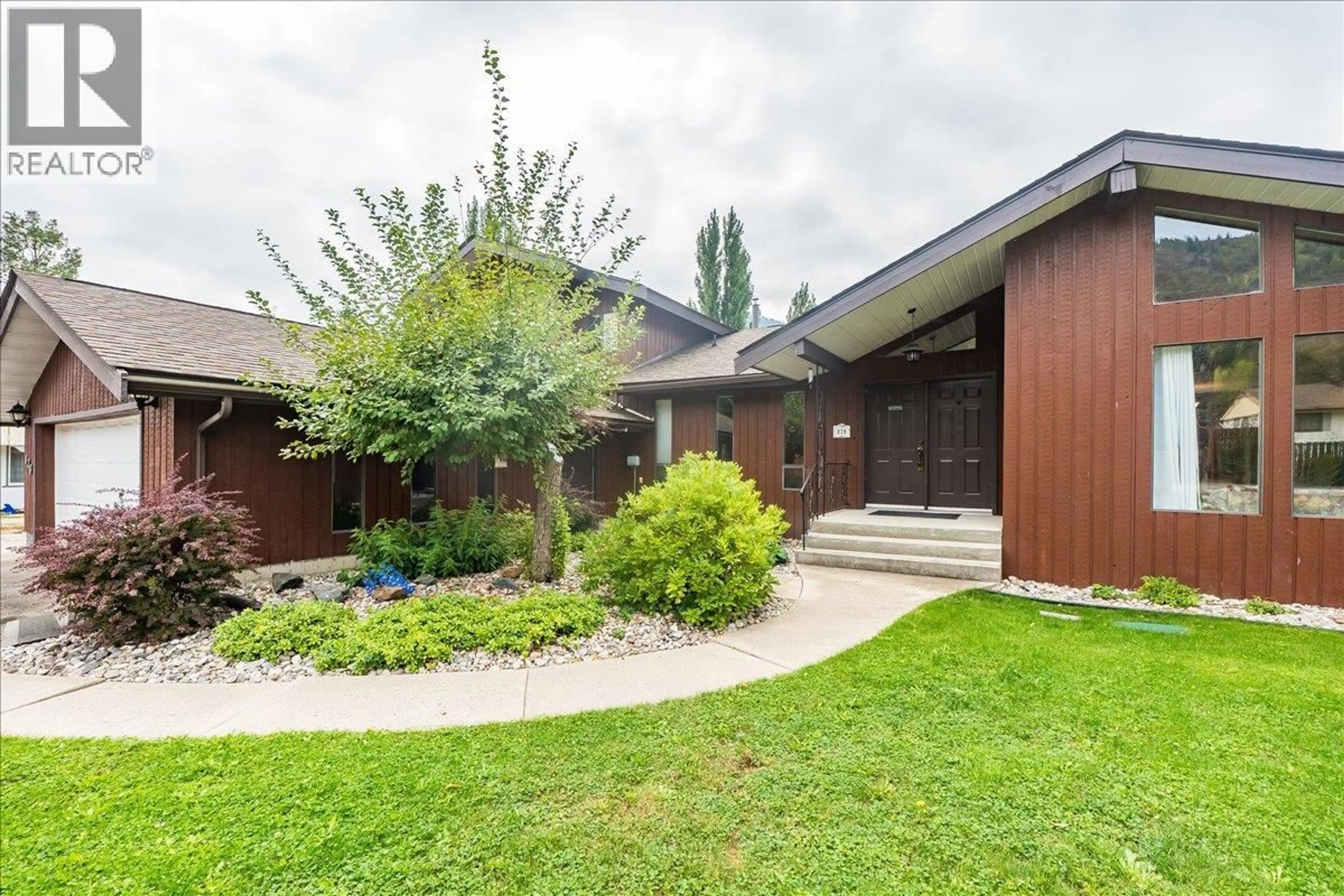 Patio, unknown for 828 8TH AVENUE, Montrose British Columbia V0G1P0