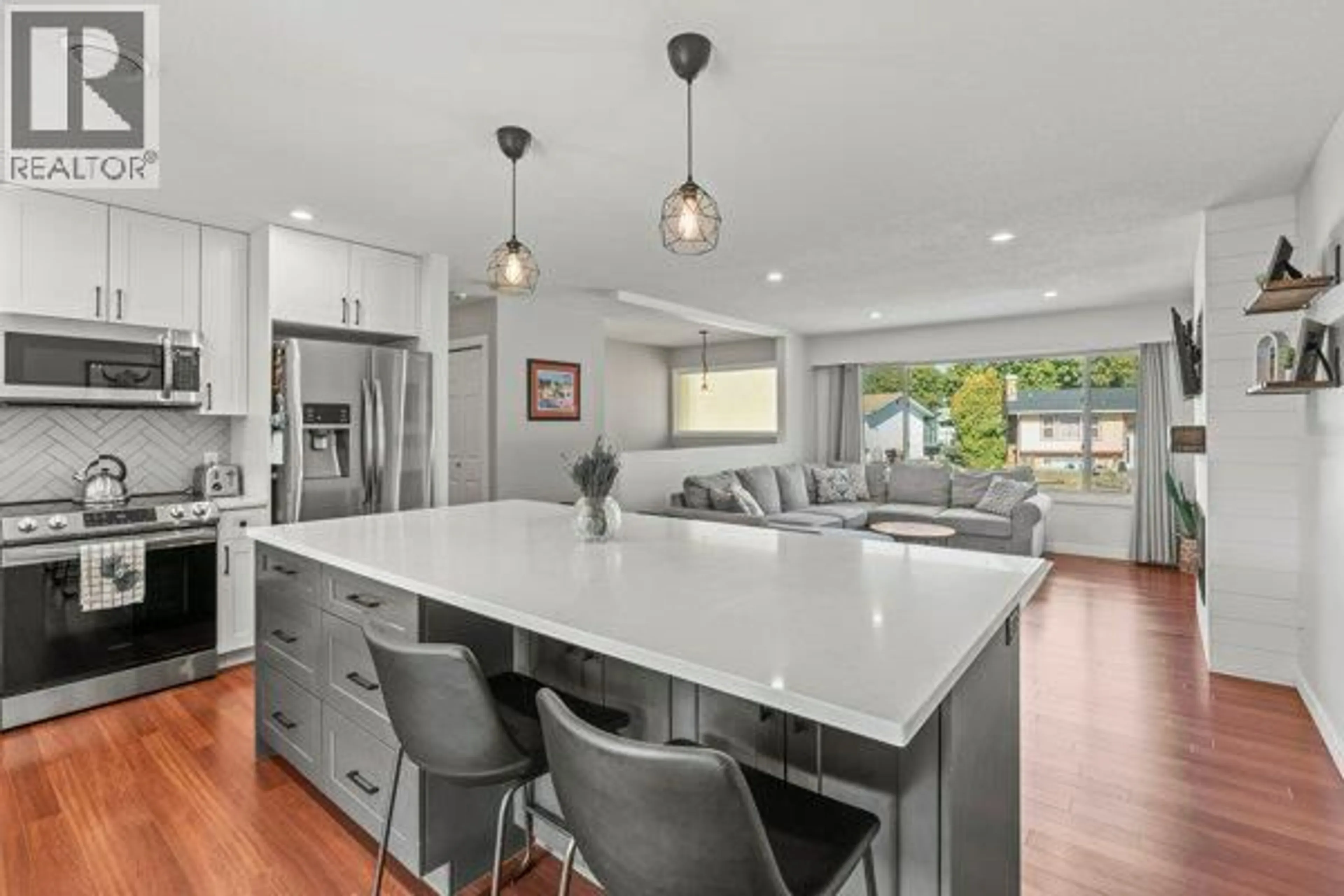 Open concept kitchen, unknown for 4500 17 STREET, Vernon British Columbia V1T3Z3