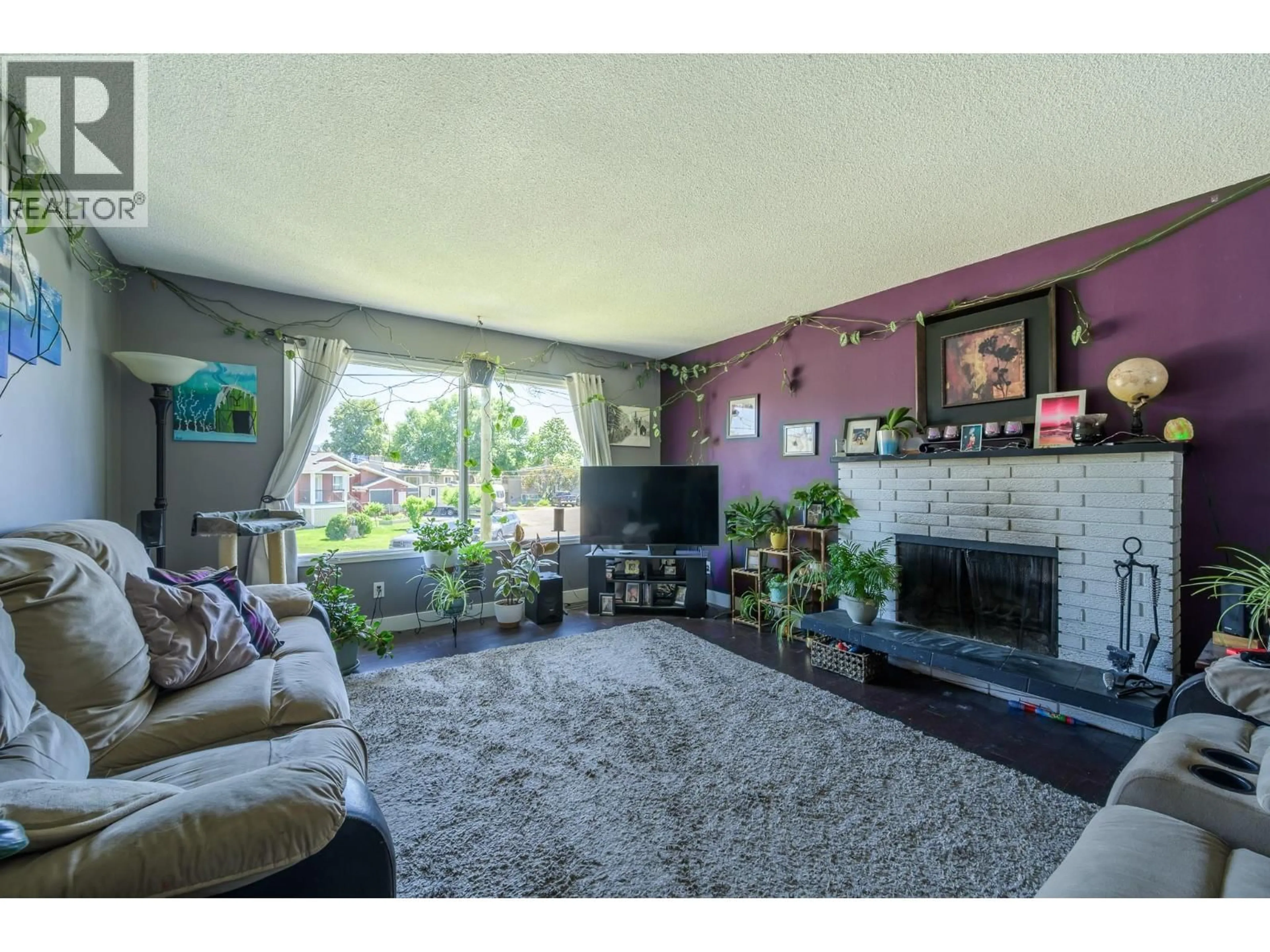 Living room with furniture, unknown for 531 BAYWOOD CRESCENT, Kamloops British Columbia V2B6B2