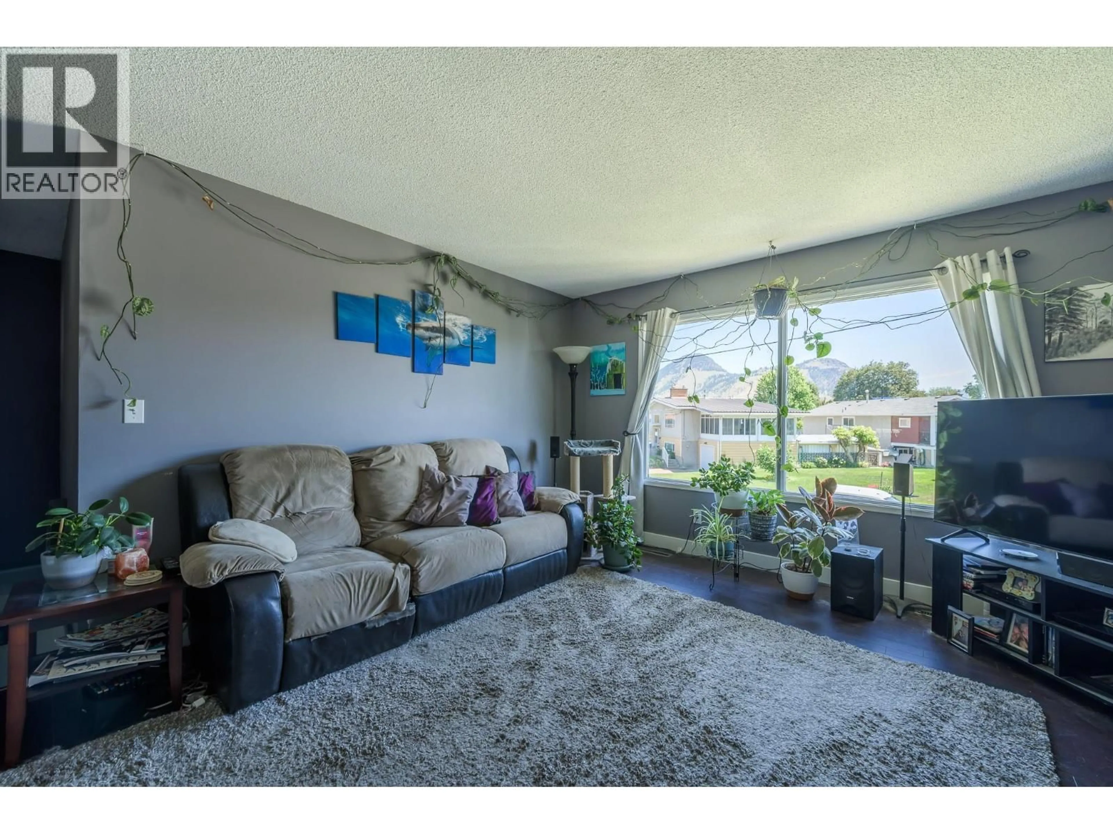 Living room with furniture, unknown for 531 BAYWOOD CRESCENT, Kamloops British Columbia V2B6B2