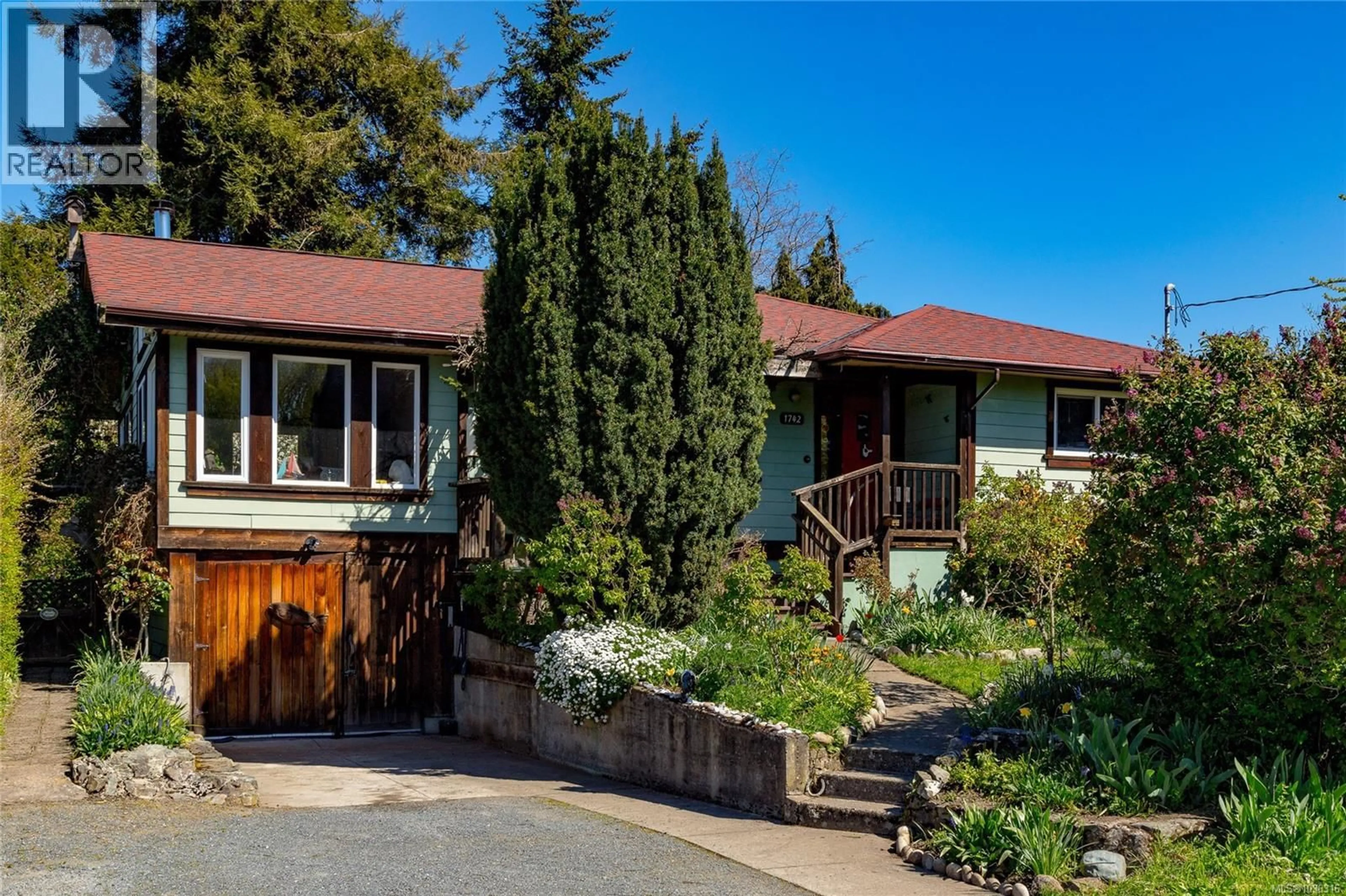 Unknown for 1742 CHRISTMAS AVENUE, Saanich British Columbia V8P2X8