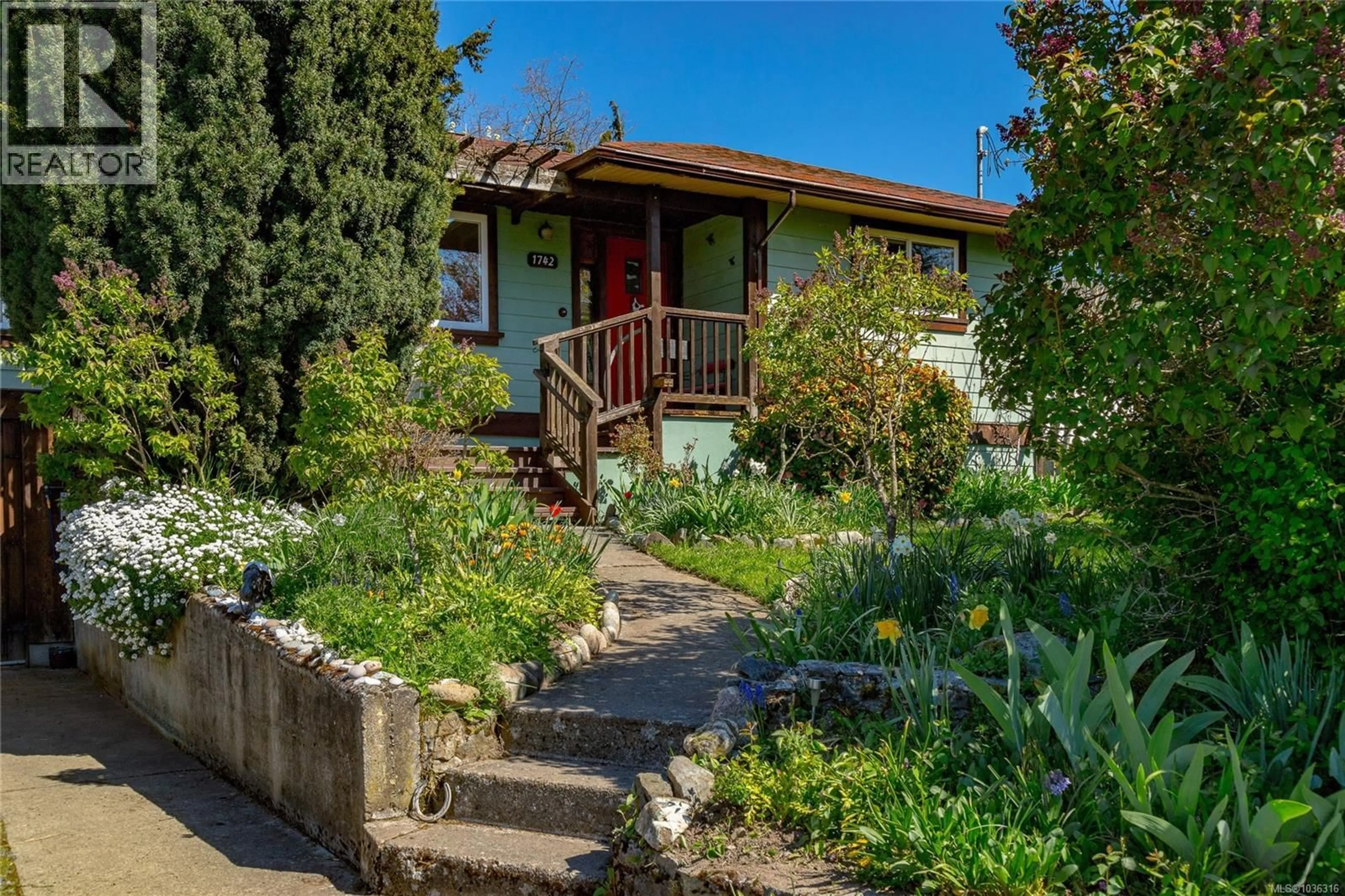 Unknown for 1742 CHRISTMAS AVENUE, Saanich British Columbia V8P2X8