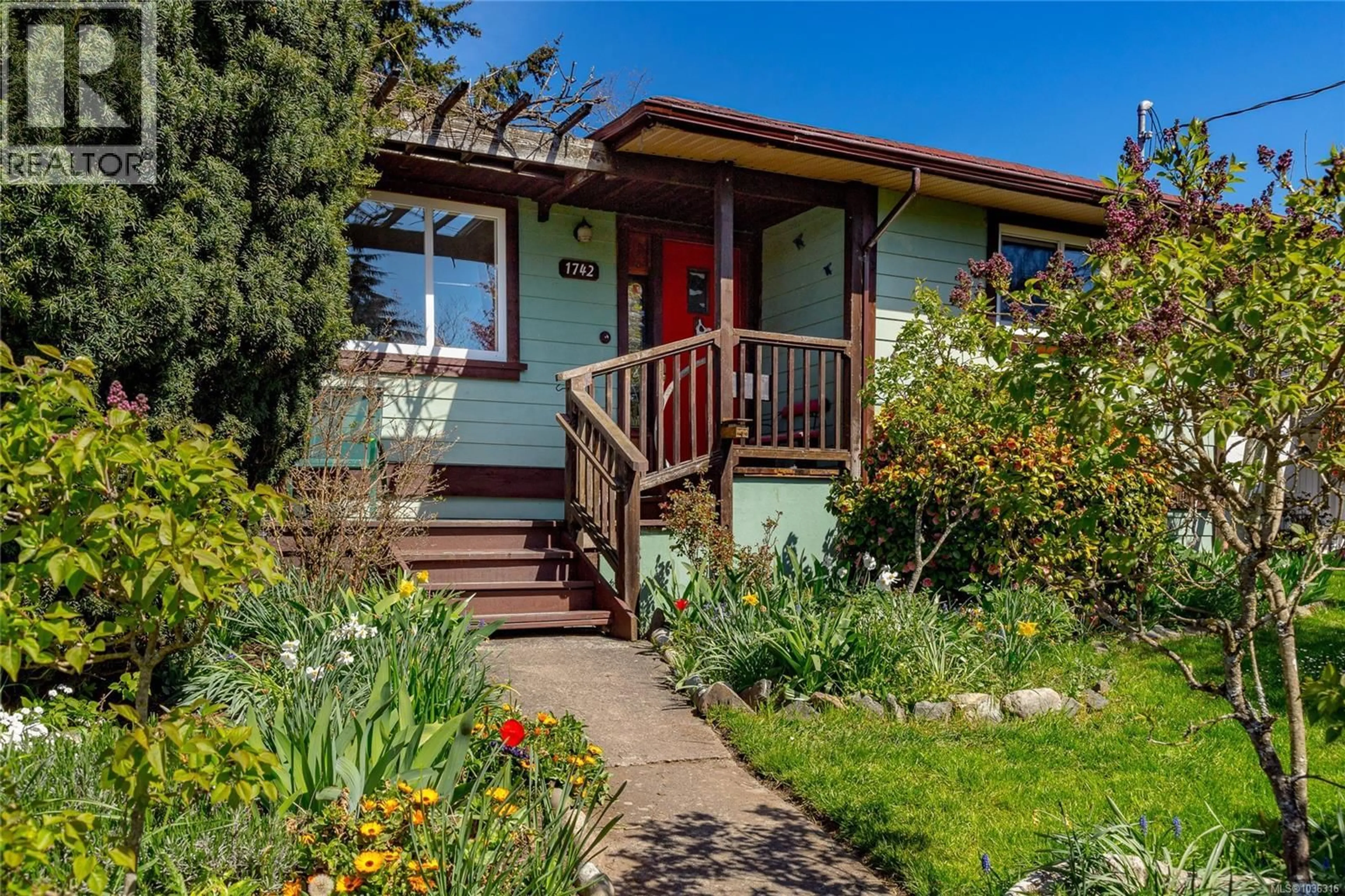 Home with vinyl exterior material, street for 1742 CHRISTMAS AVENUE, Saanich British Columbia V8P2X8