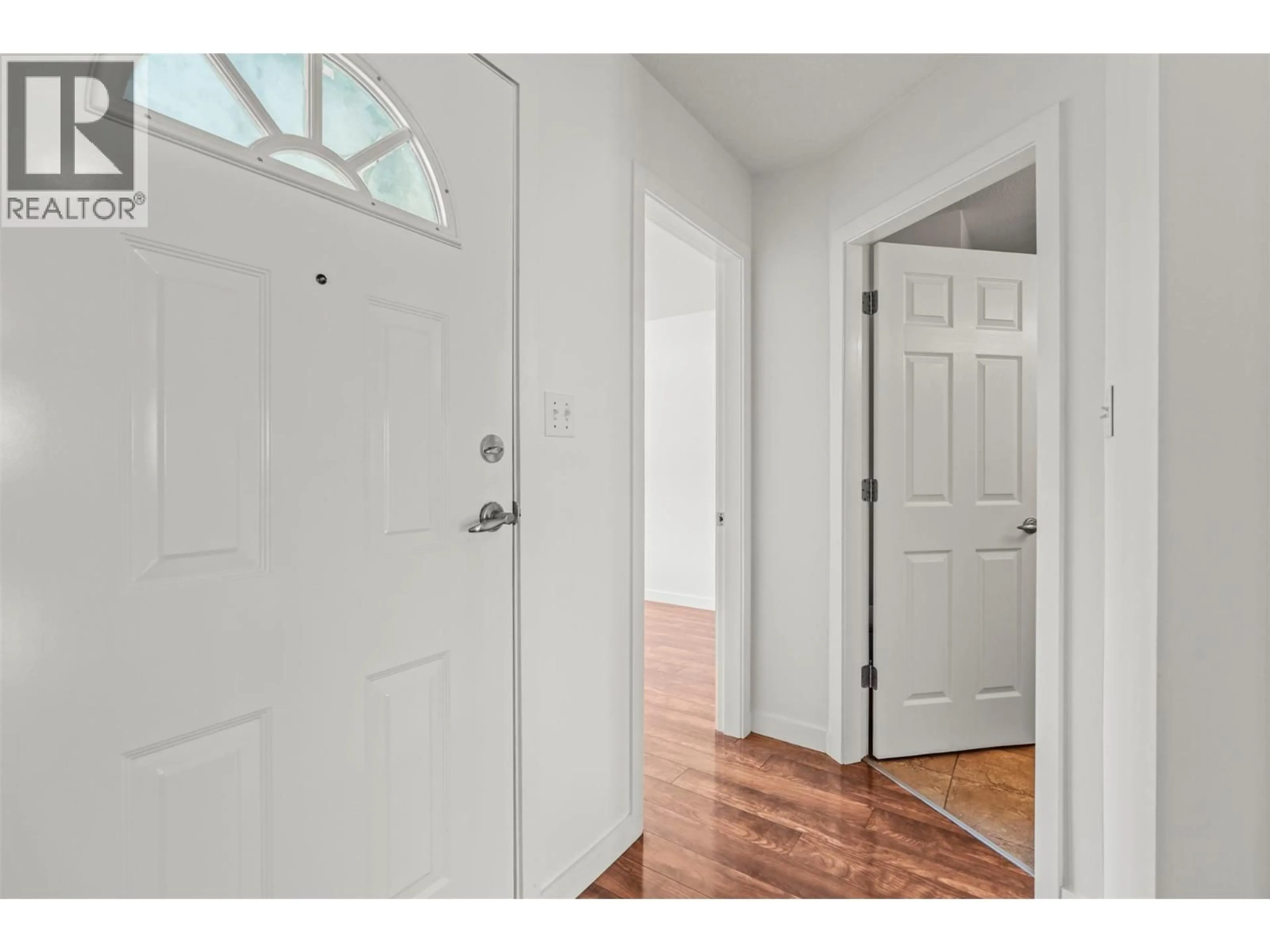 Indoor entryway for 6 - 3930 20 STREET, Vernon British Columbia V1T4C9