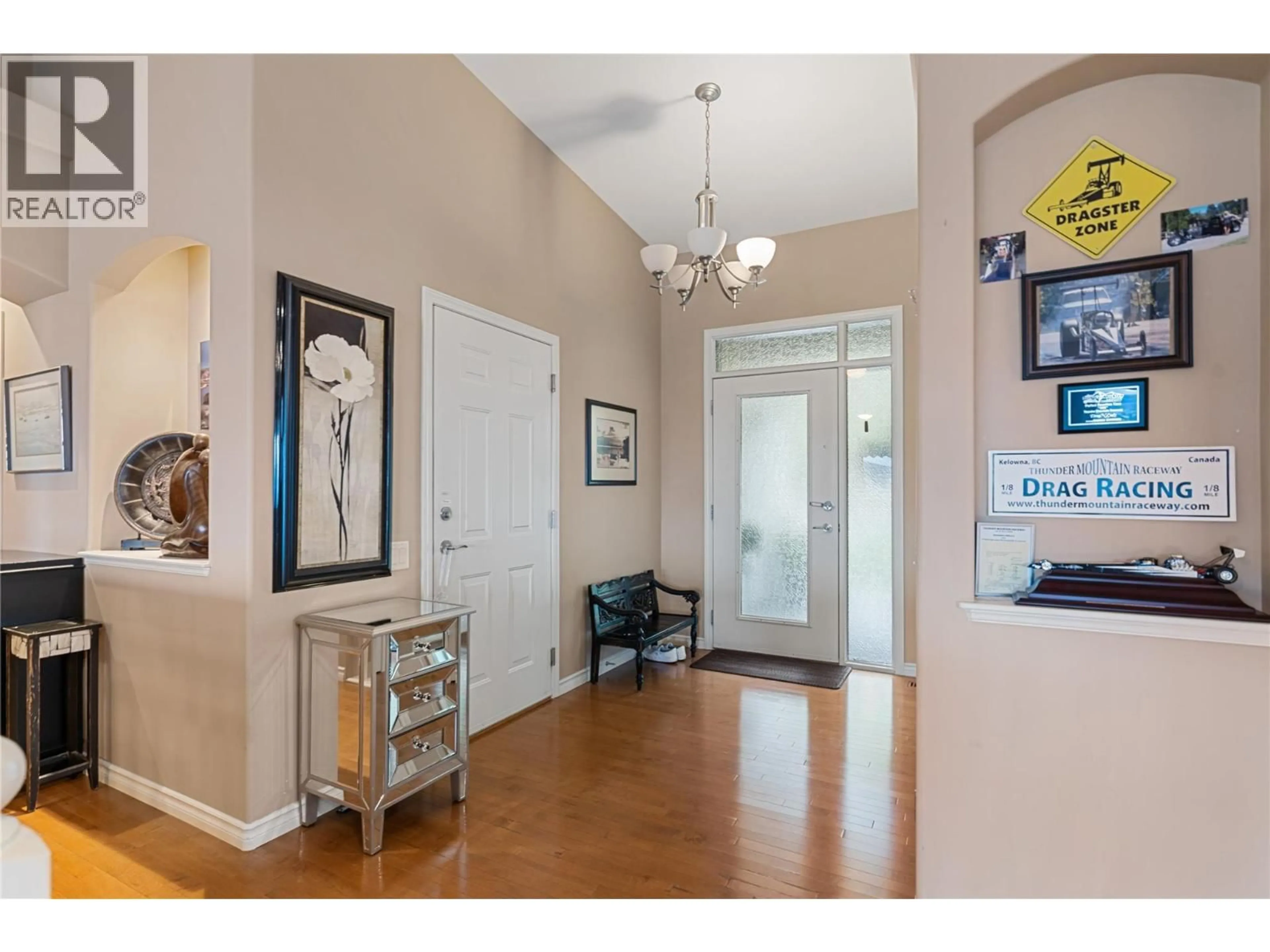 Indoor entryway for 345 - 663 DENALI COURT, Kelowna British Columbia V1V2R4
