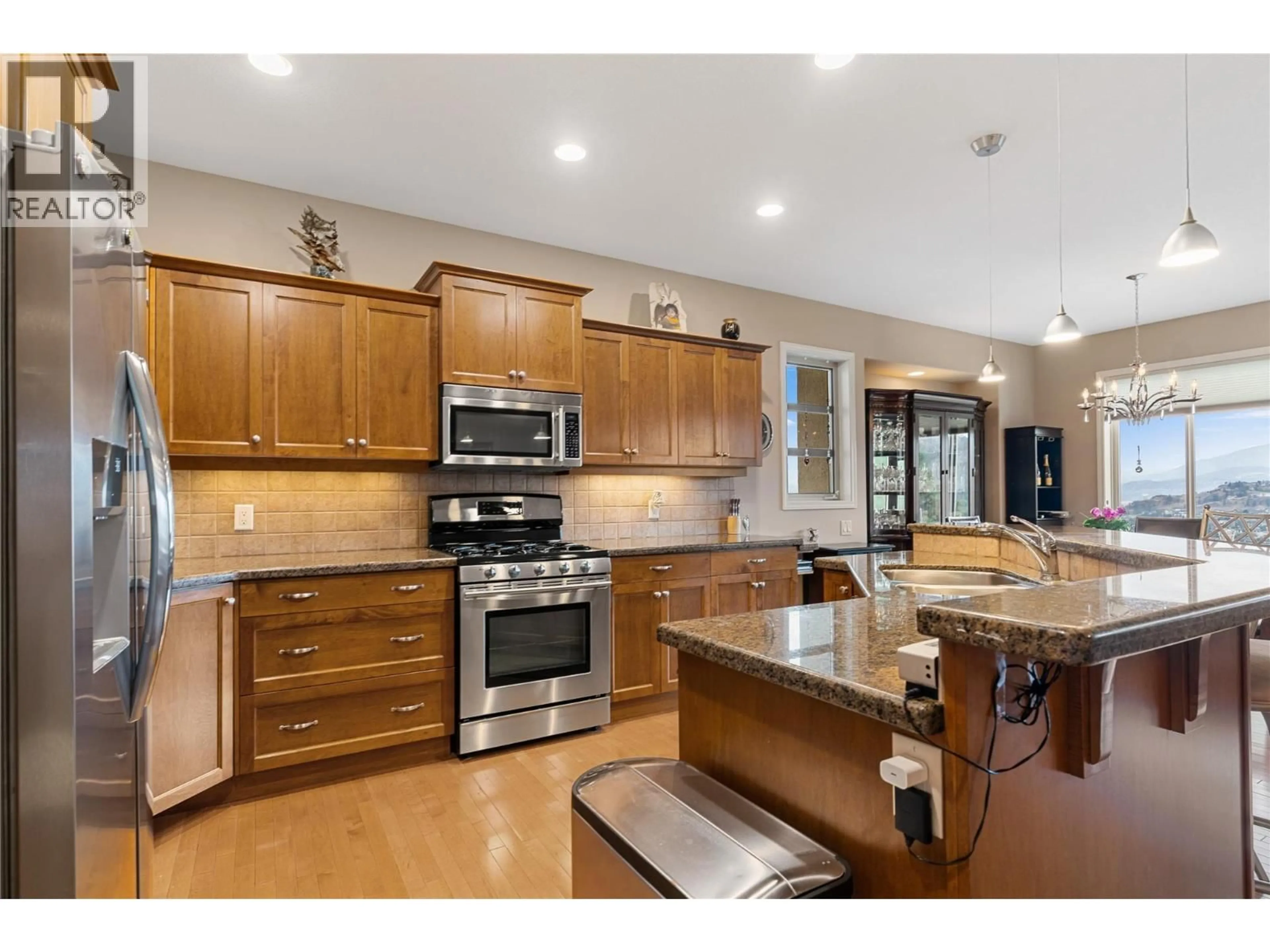 Open concept kitchen, ceramic/tile floor for 345 - 663 DENALI COURT, Kelowna British Columbia V1V2R4