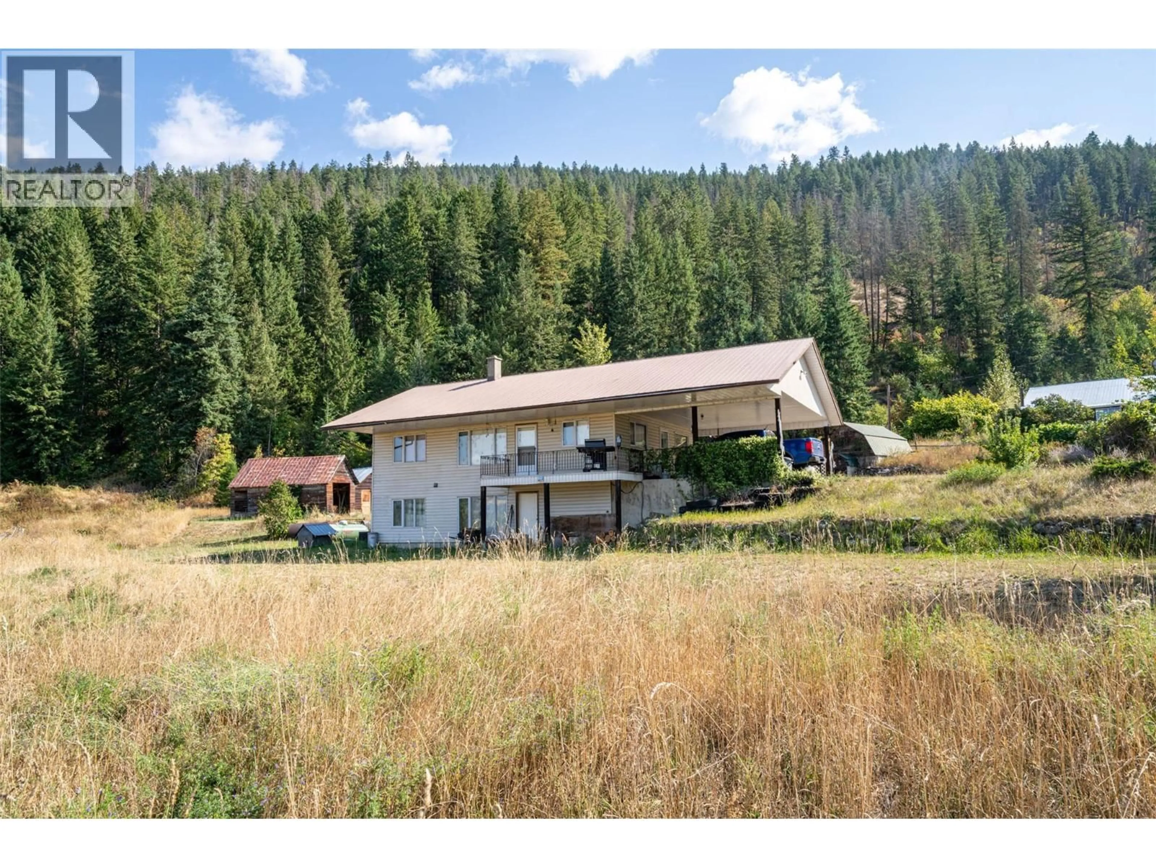 A pic from outside/outdoor area/front of a property/back of a property/a pic from drone, mountain view for 4596 BACK ENDERBY ROAD, Spallumcheen British Columbia V0E1B8