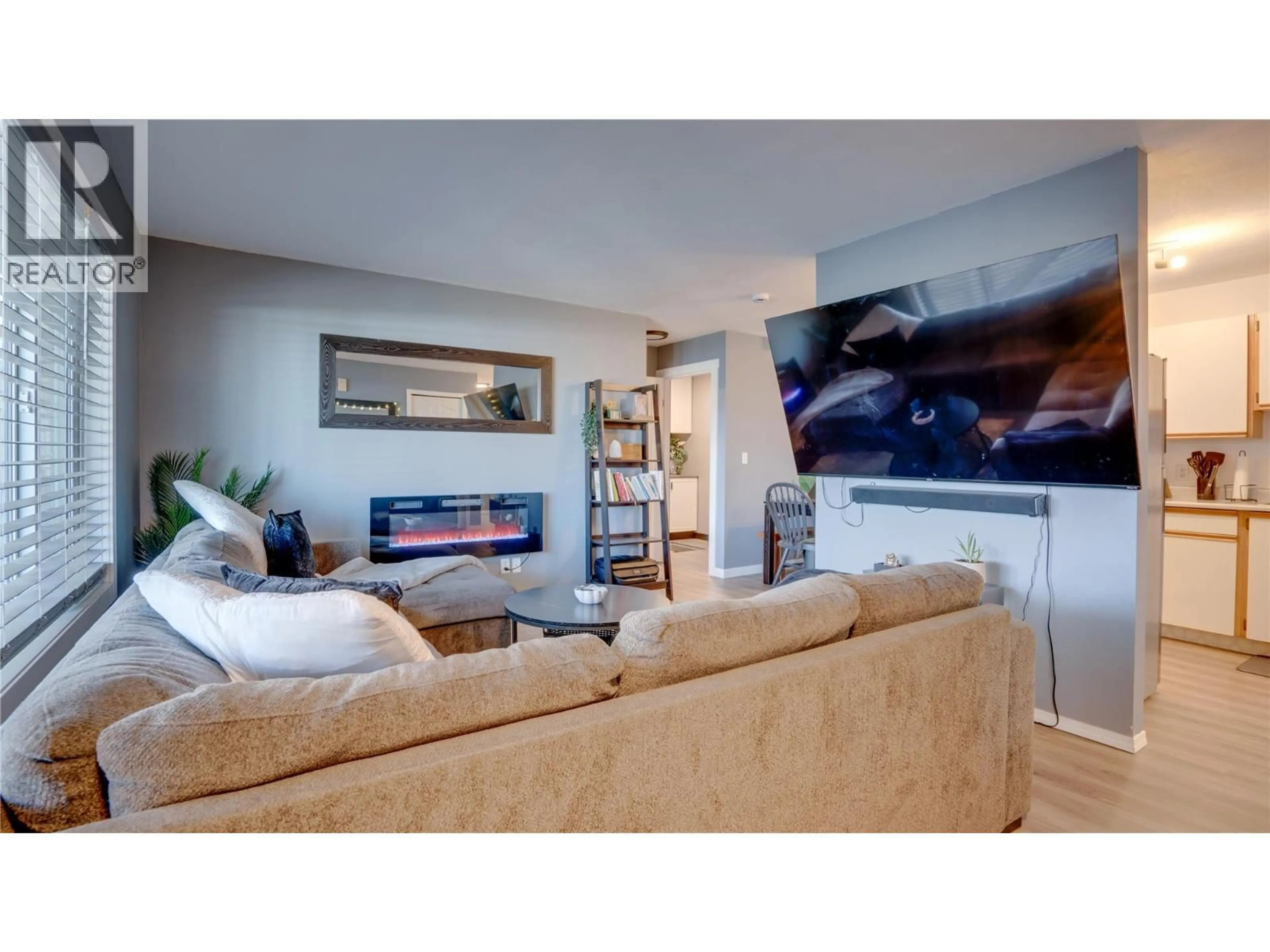 Living room with furniture, unknown for 105 - 1041 MIDDLETON WAY, Vernon British Columbia V1B2N3