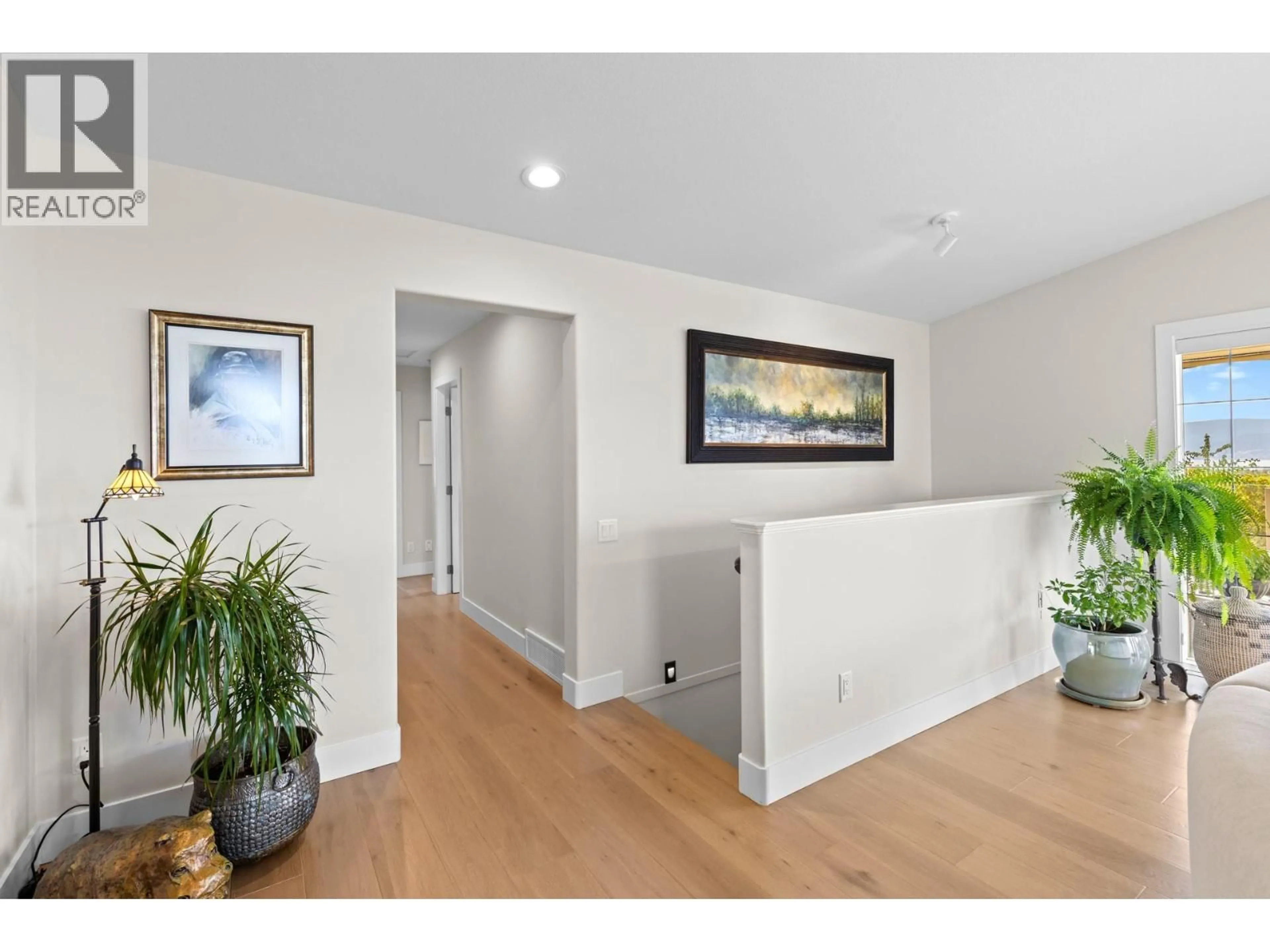 Indoor entryway for 5157 SOUTH RIDGE DRIVE, Kelowna British Columbia V1W4Z4