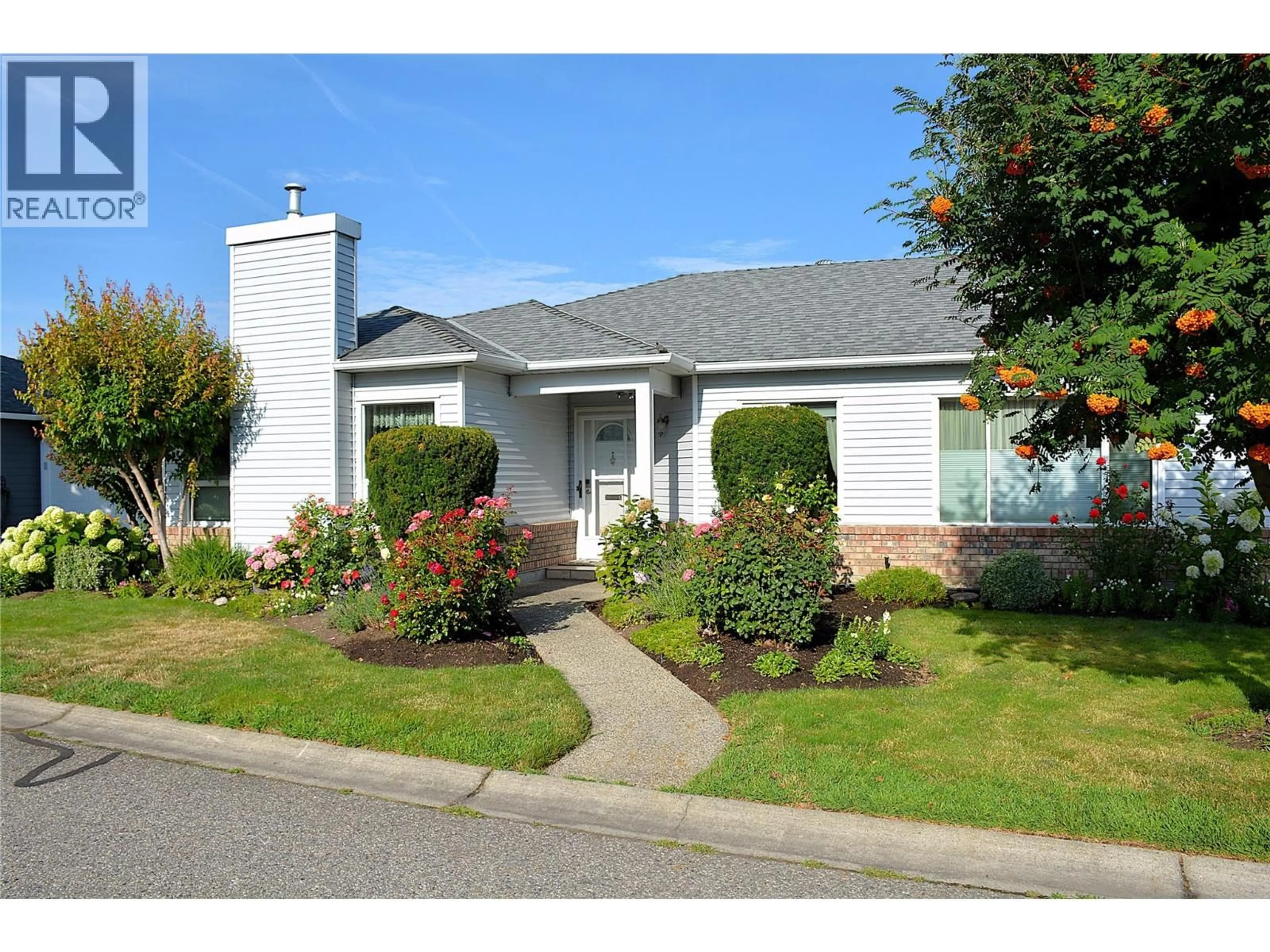 Home with vinyl exterior material, street for 37 - 1101 CAMERON AVENUE, Kelowna British Columbia V1Y8V8