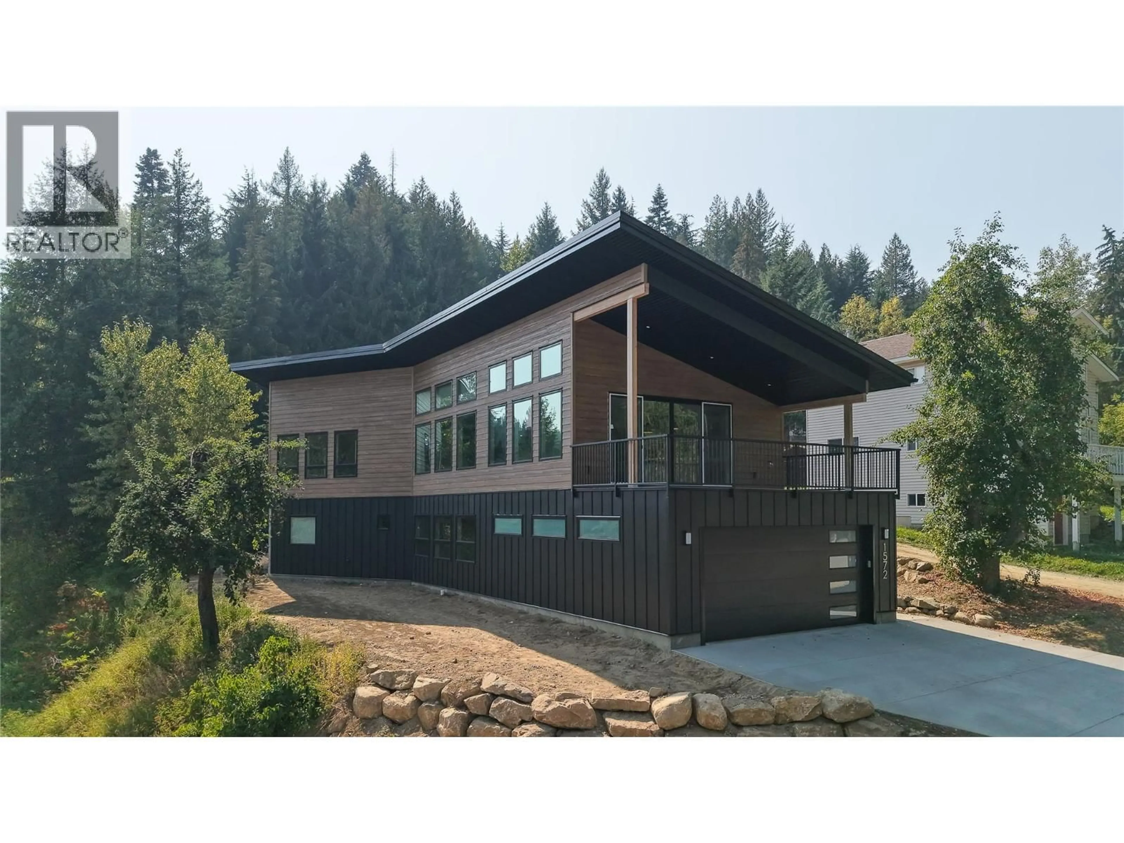 Home with vinyl exterior material, unknown for 1572 TREADWELL STREET, Rossland British Columbia V0G1Y0