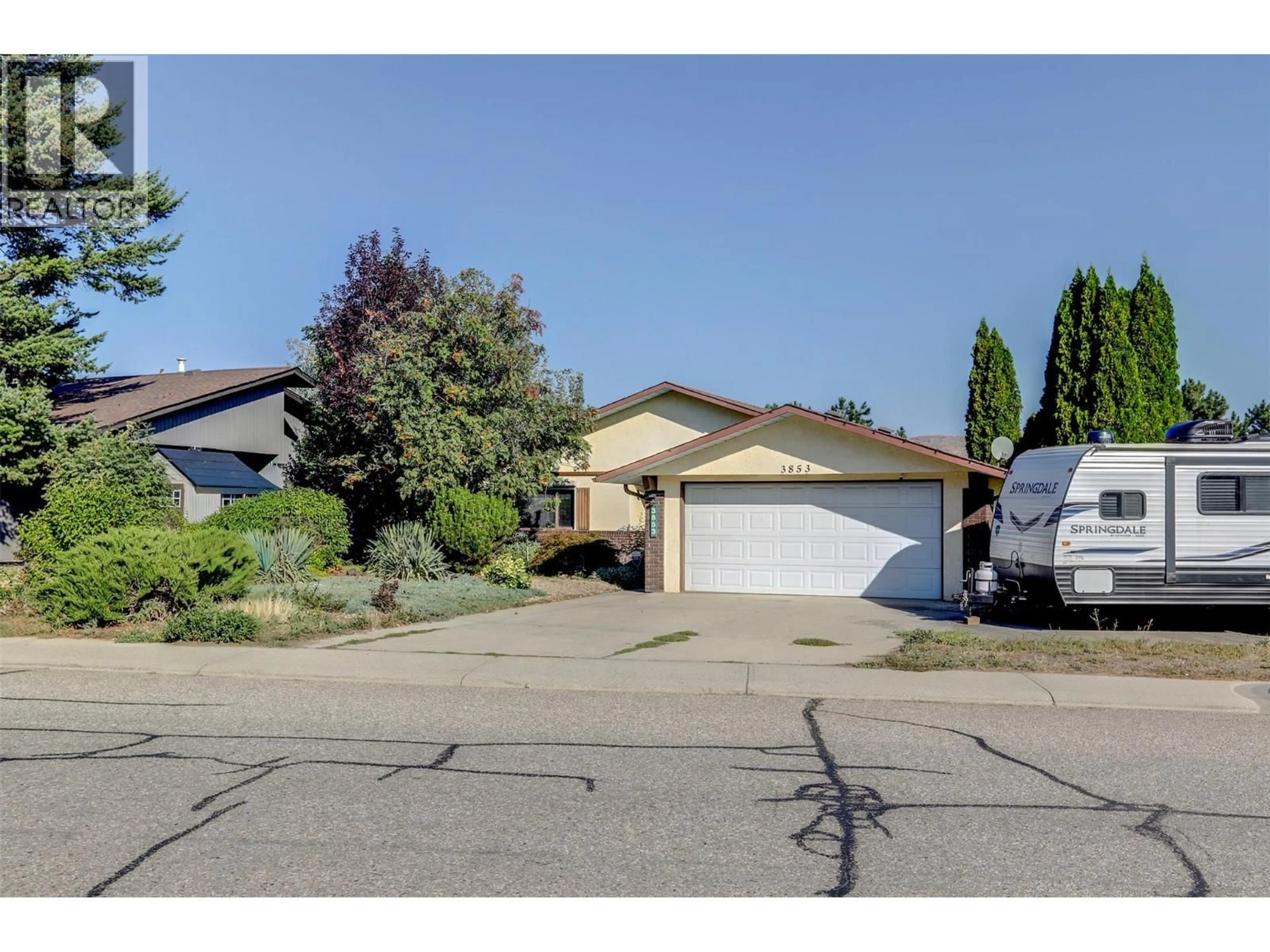 Home with vinyl exterior material, street for 3853 15 AVENUE, Vernon British Columbia V1T8H5